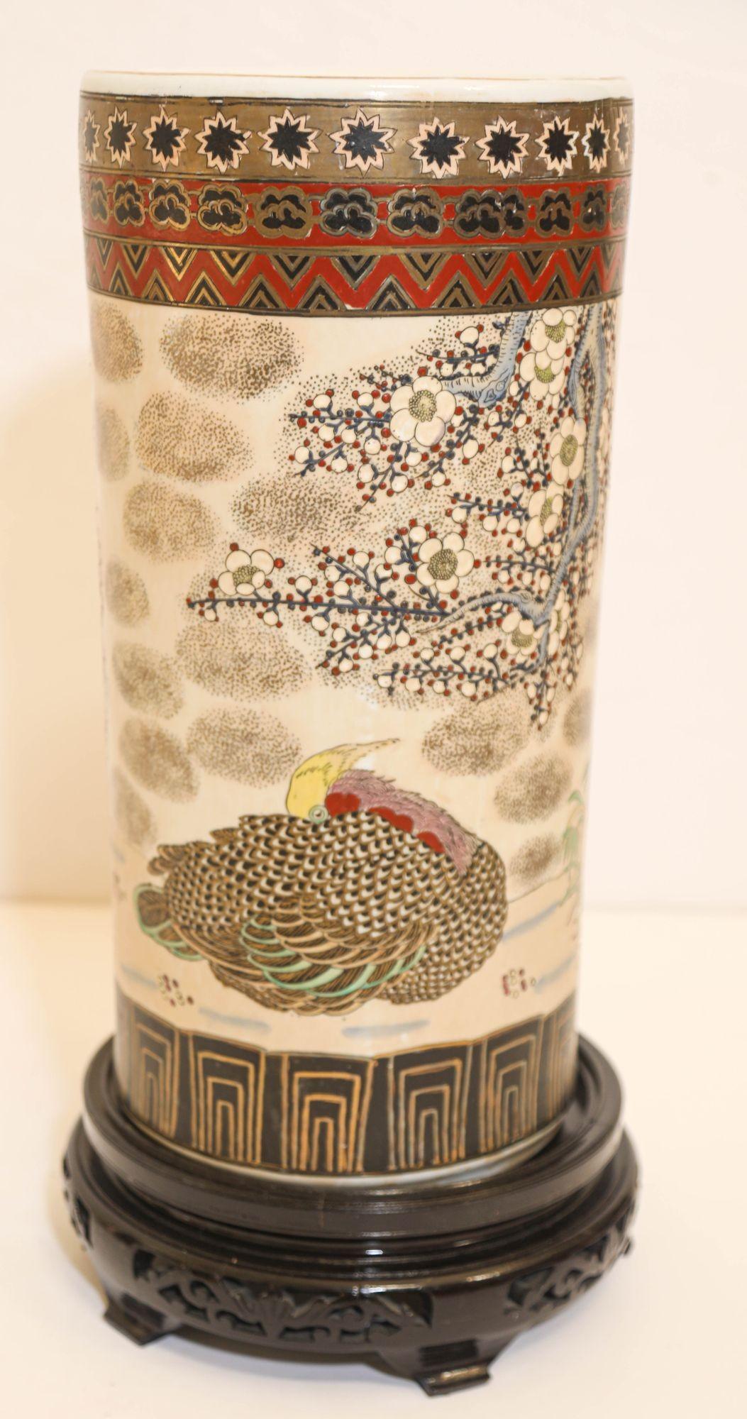 Japonisme Grand vase de sol en céramique japonaise Satsuma Umbrella Stand en vente