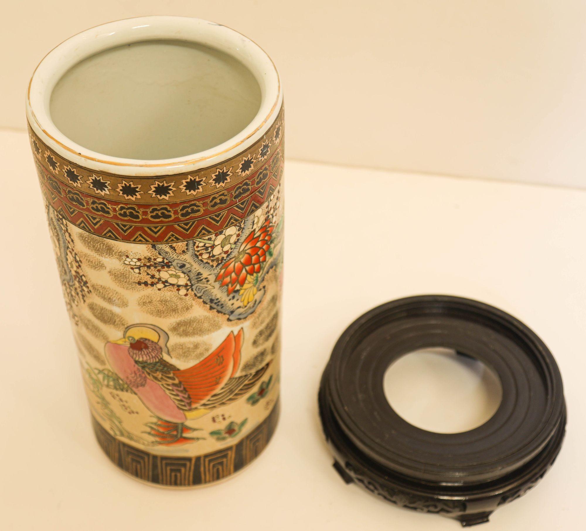 Fait main Grand vase de sol en céramique japonaise Satsuma Umbrella Stand en vente
