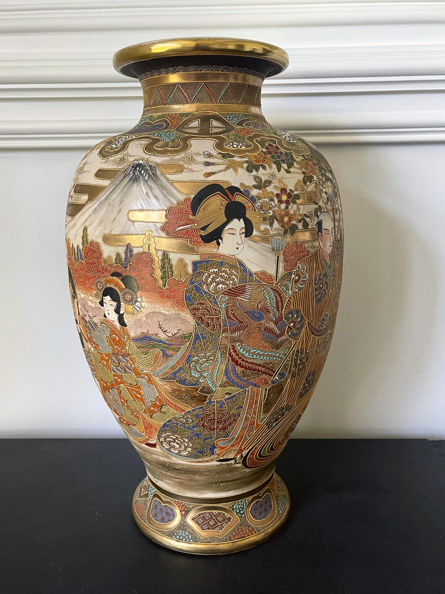 Large Japanese Satsuma Ceramic Moriage Vase Kinkozan In Good Condition In Atlanta, GA