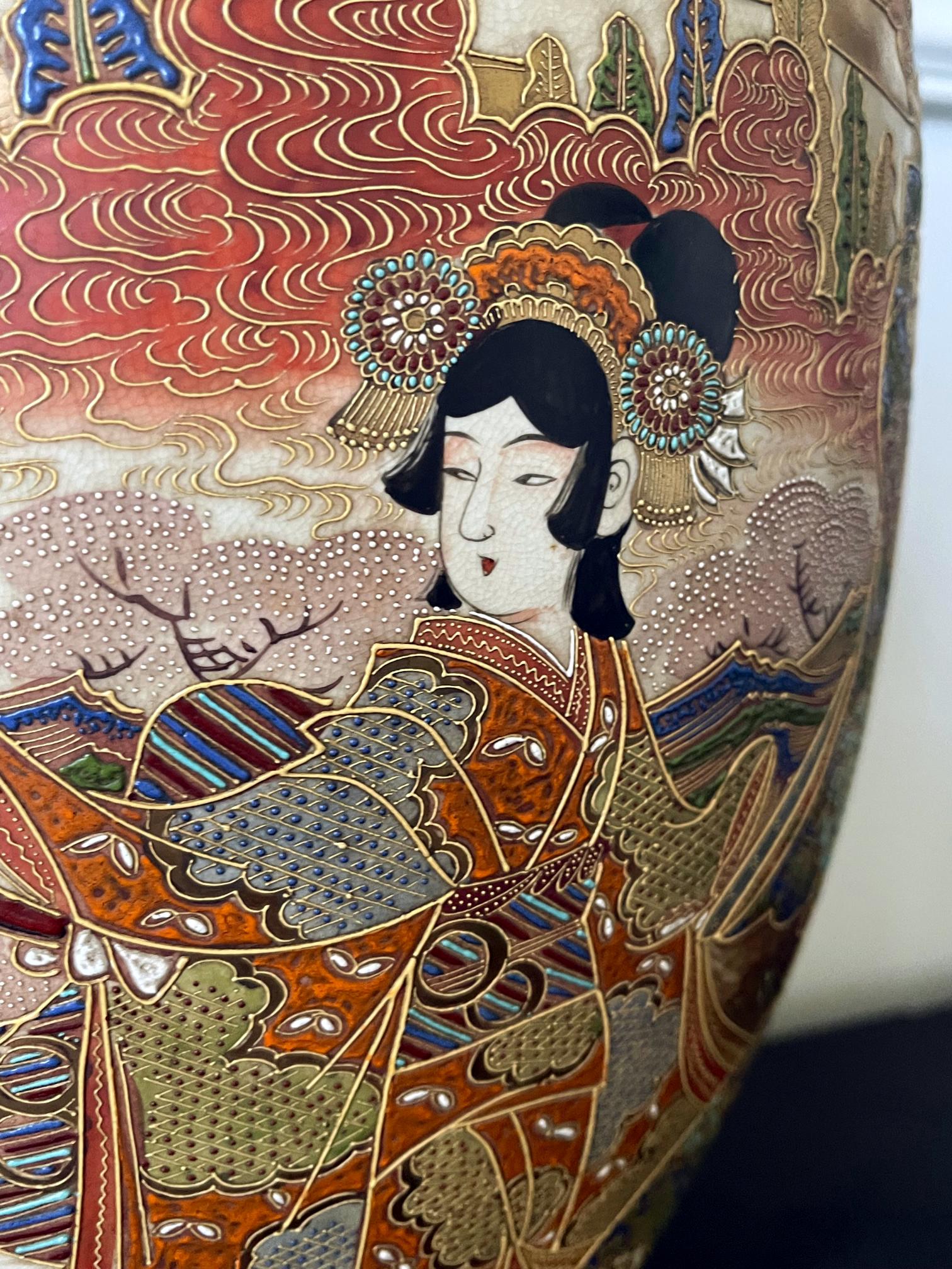 Large Japanese Satsuma Ceramic Moriage Vase Kinkozan 6