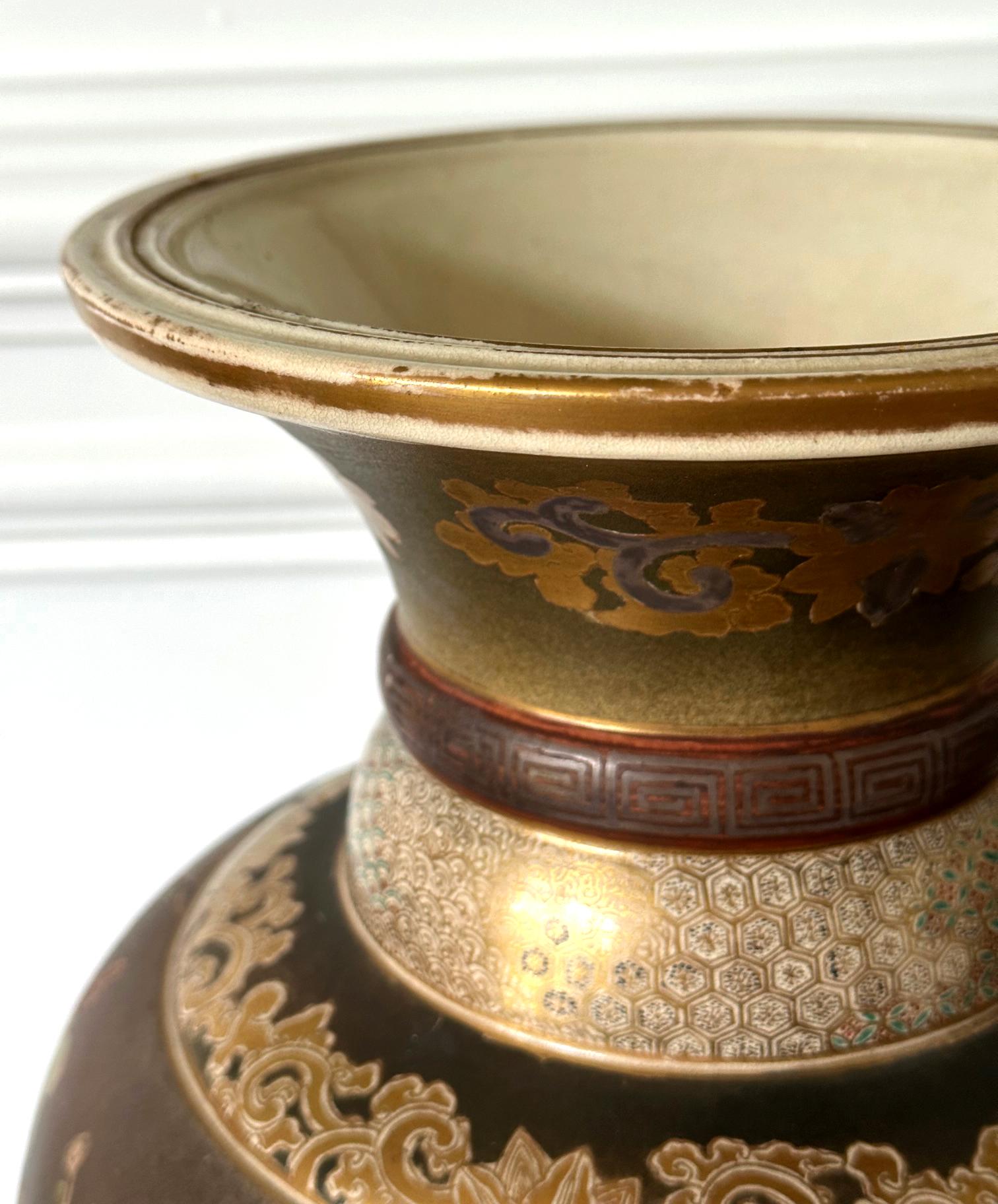 Grand vase japonais en céramique Satsuma de Kinkozan en vente 6