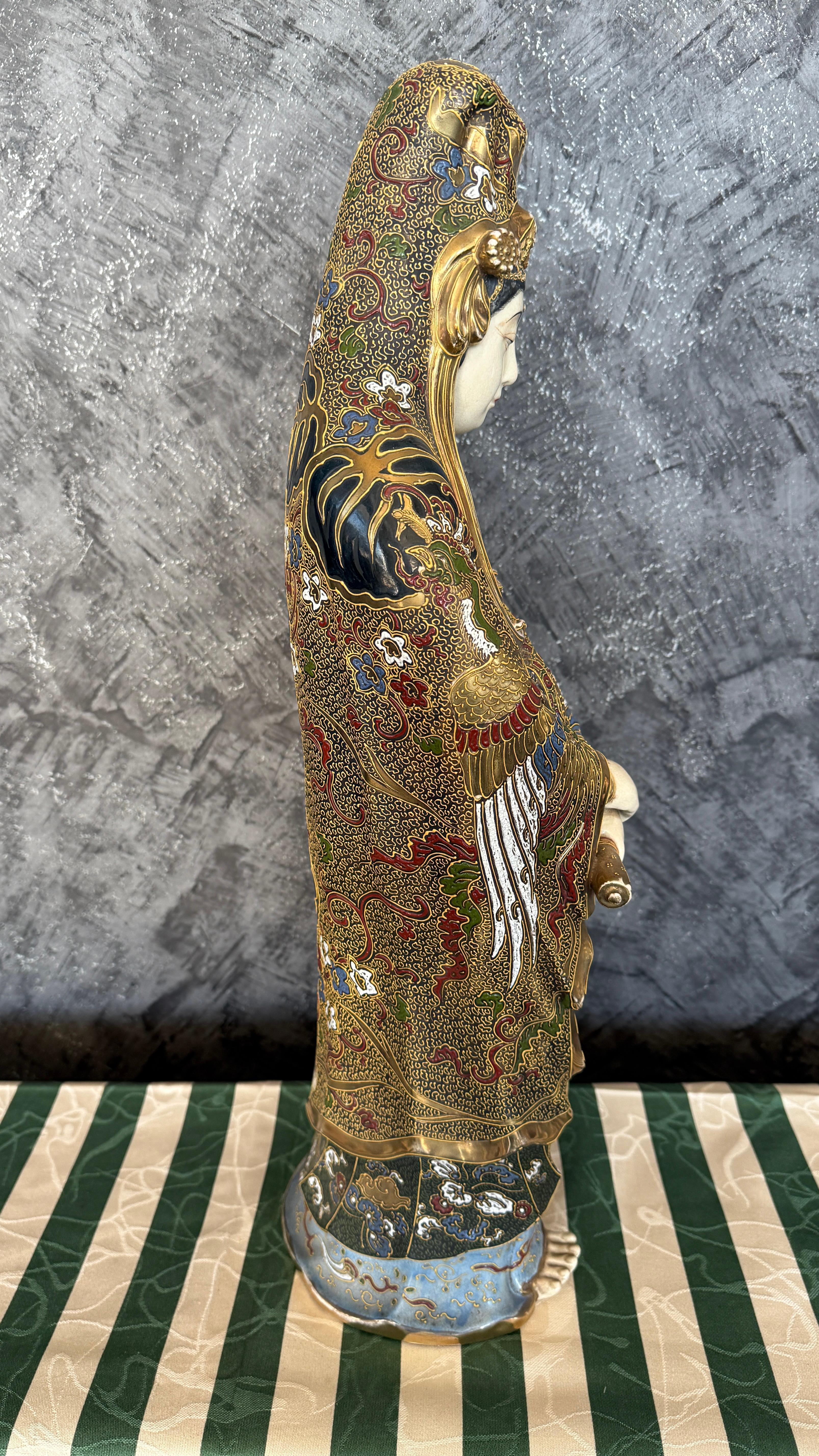 Gran estatua japonesa Satsuma Guanyin en venta 1