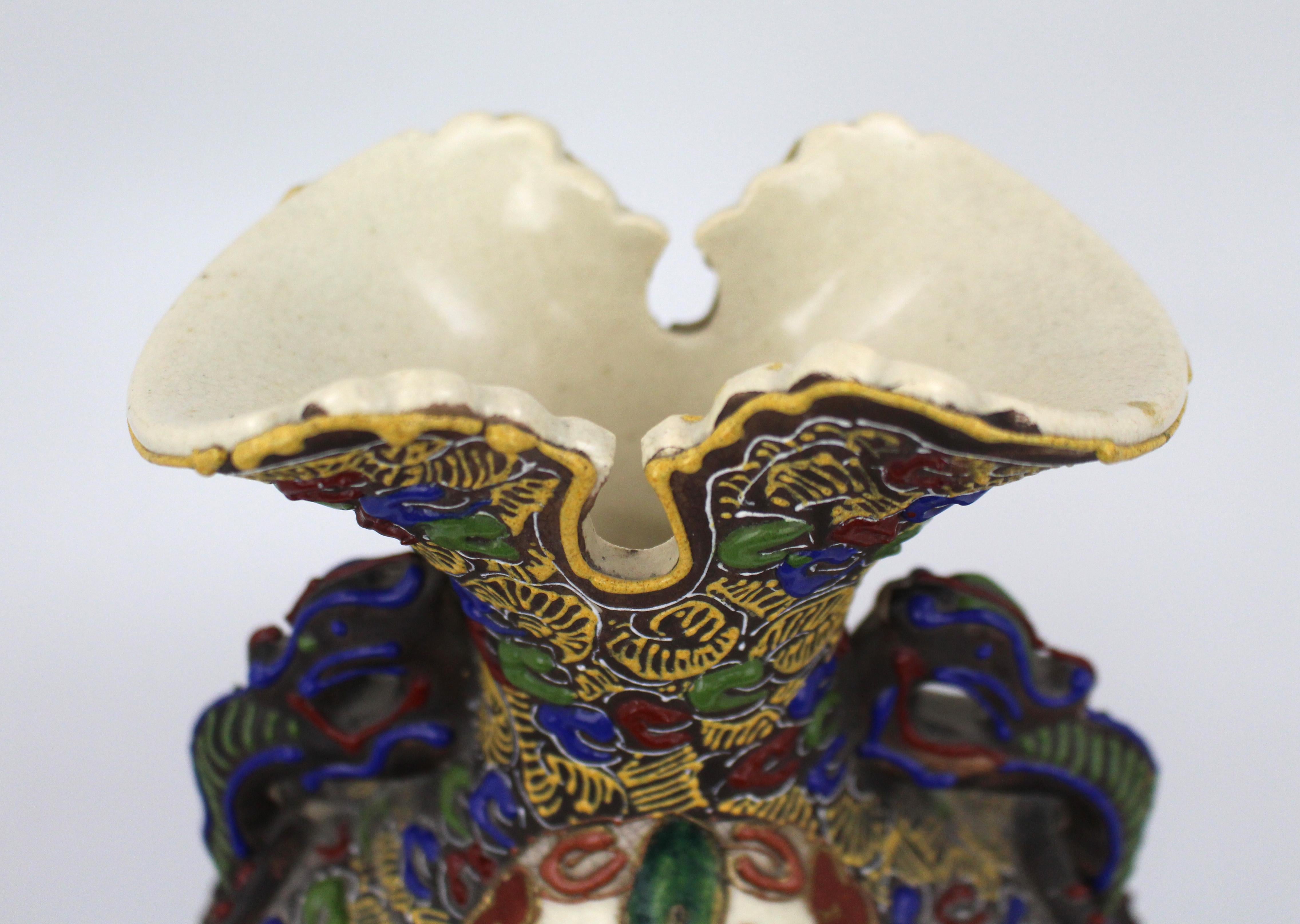 Große japanische Satsuma-Moriage-Vase mit figuraler Verzierung, um 1890 im Zustand „Gut“ im Angebot in Worcester, GB