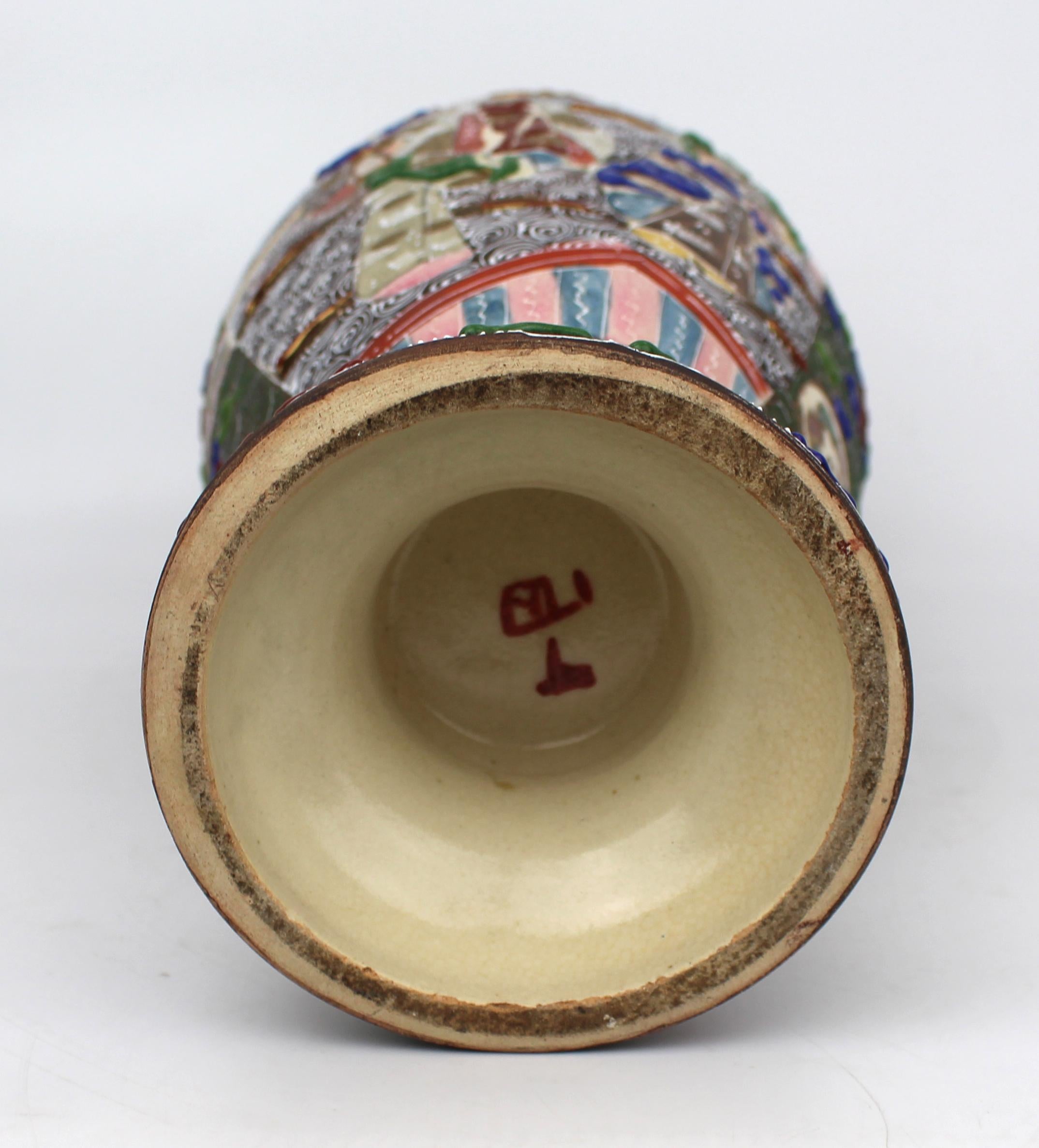 Große japanische Satsuma-Moriage-Vase mit figuraler Verzierung, um 1890 im Angebot 1