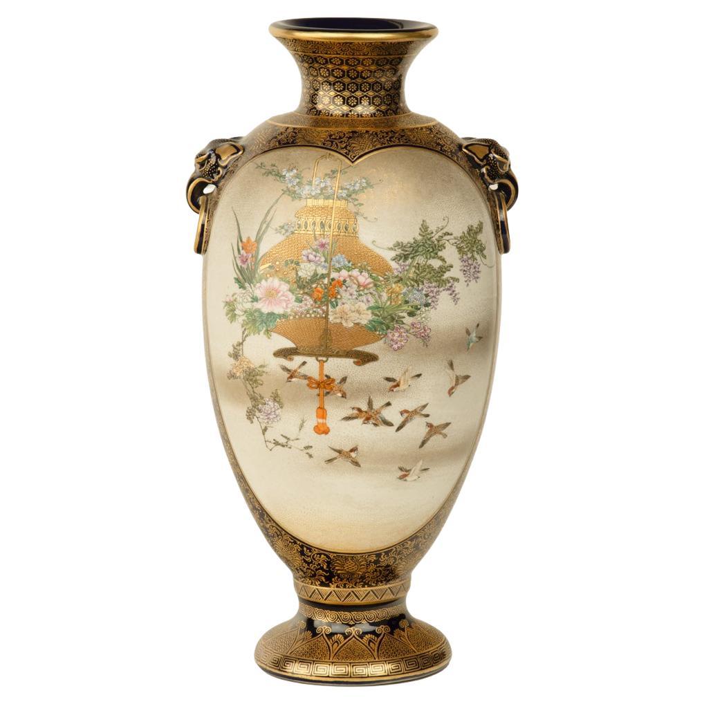 Grand vase japonais Satsuma de Kinkozan en vente