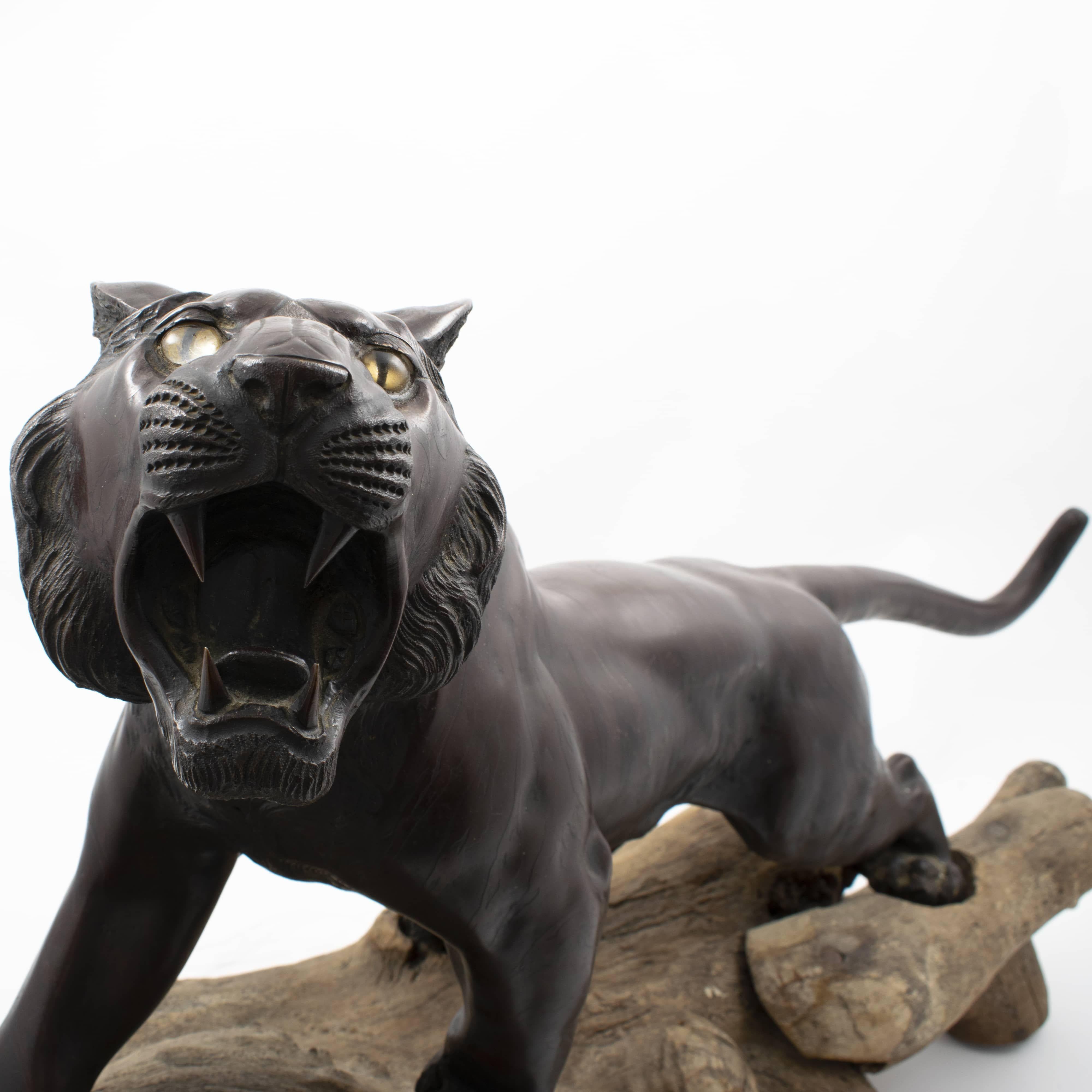 Grande tigre giapponese in bronzo patinato, firmata. MEIJI / TAISHO in vendita 1