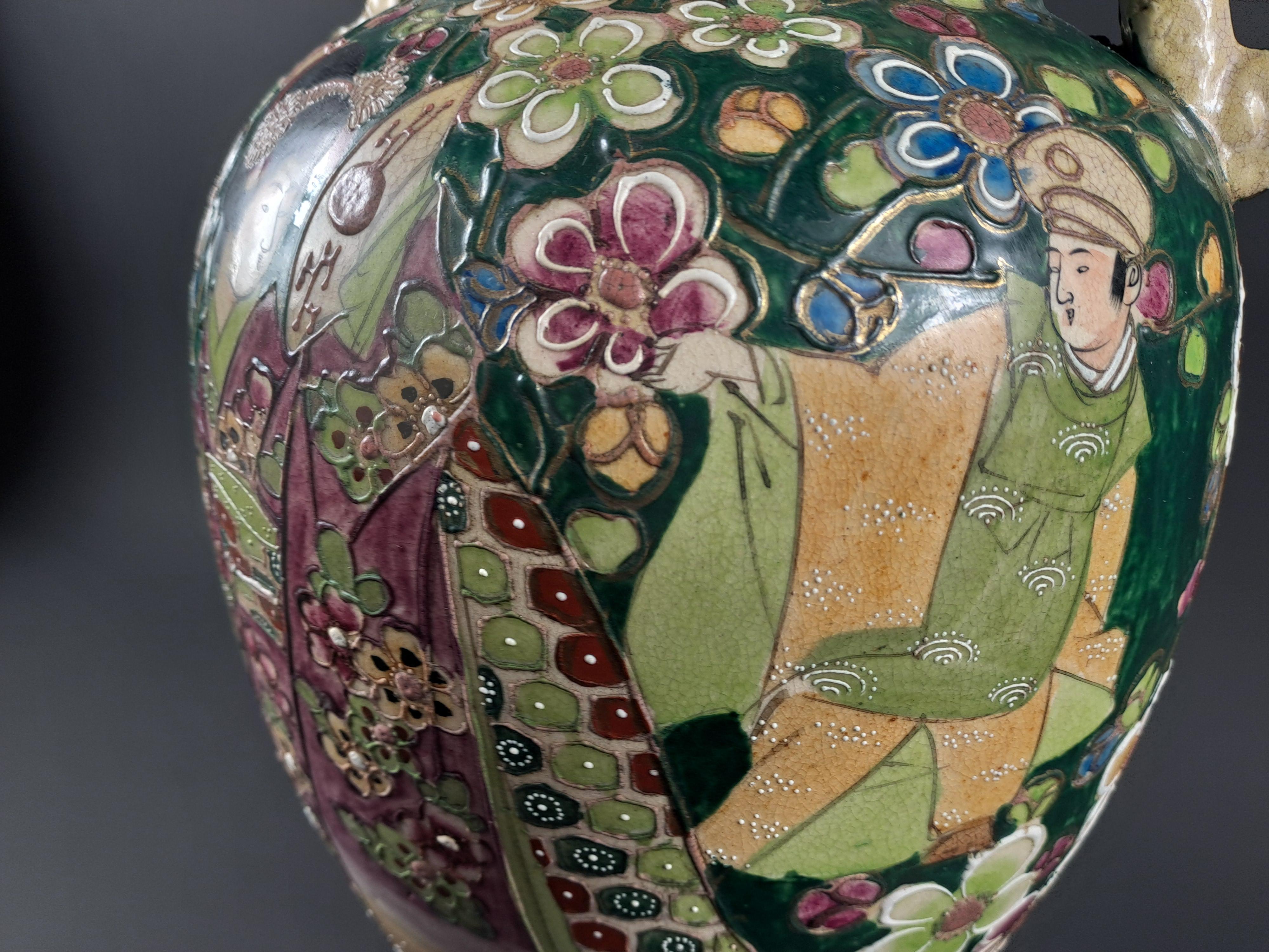 Japonais Grand vase japonais avec décor Geisha en vente
