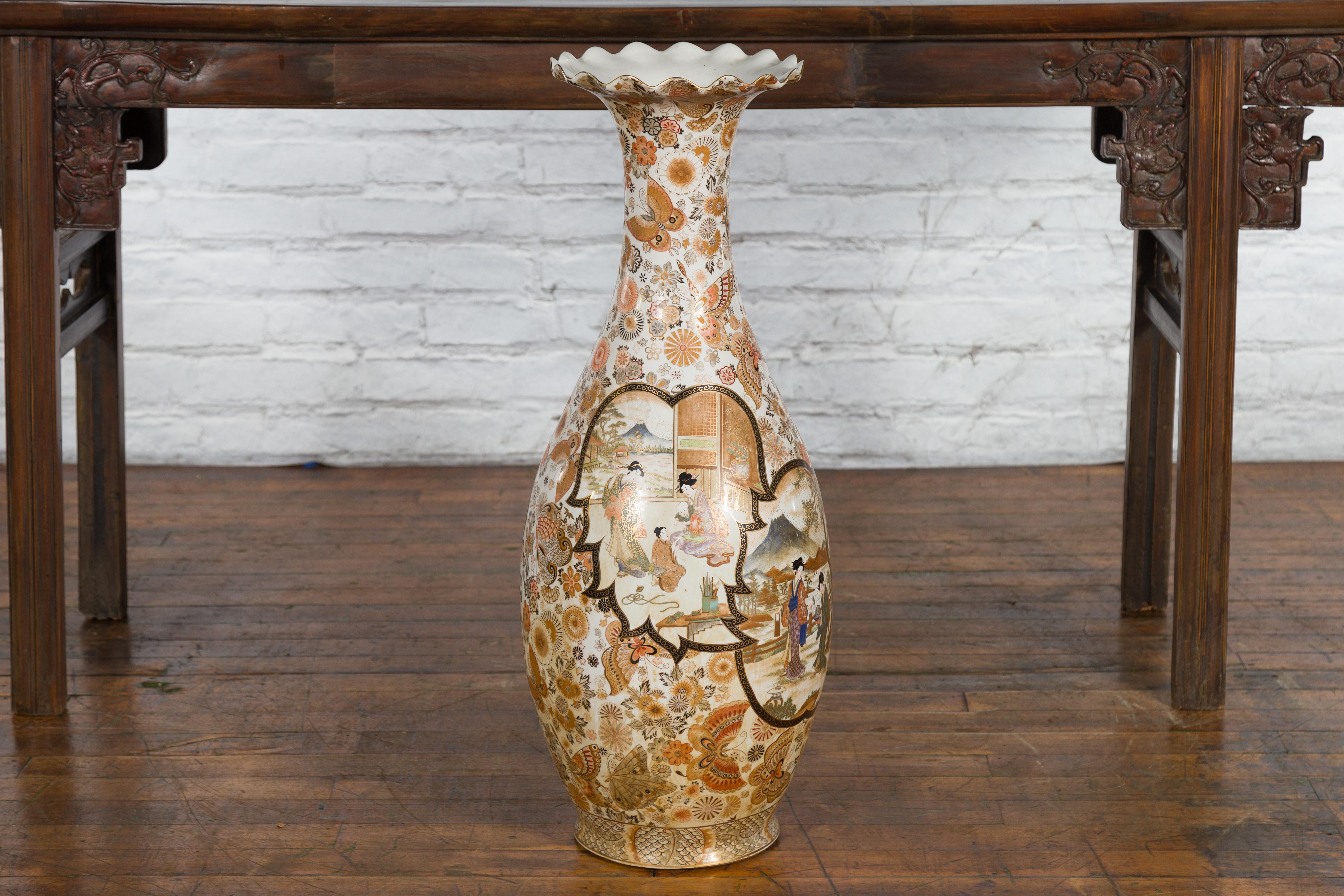 Large Japanese Vintage Kutani Style Scalloped Palace Vase with Court Scenes In Good Condition For Sale In Yonkers, NY