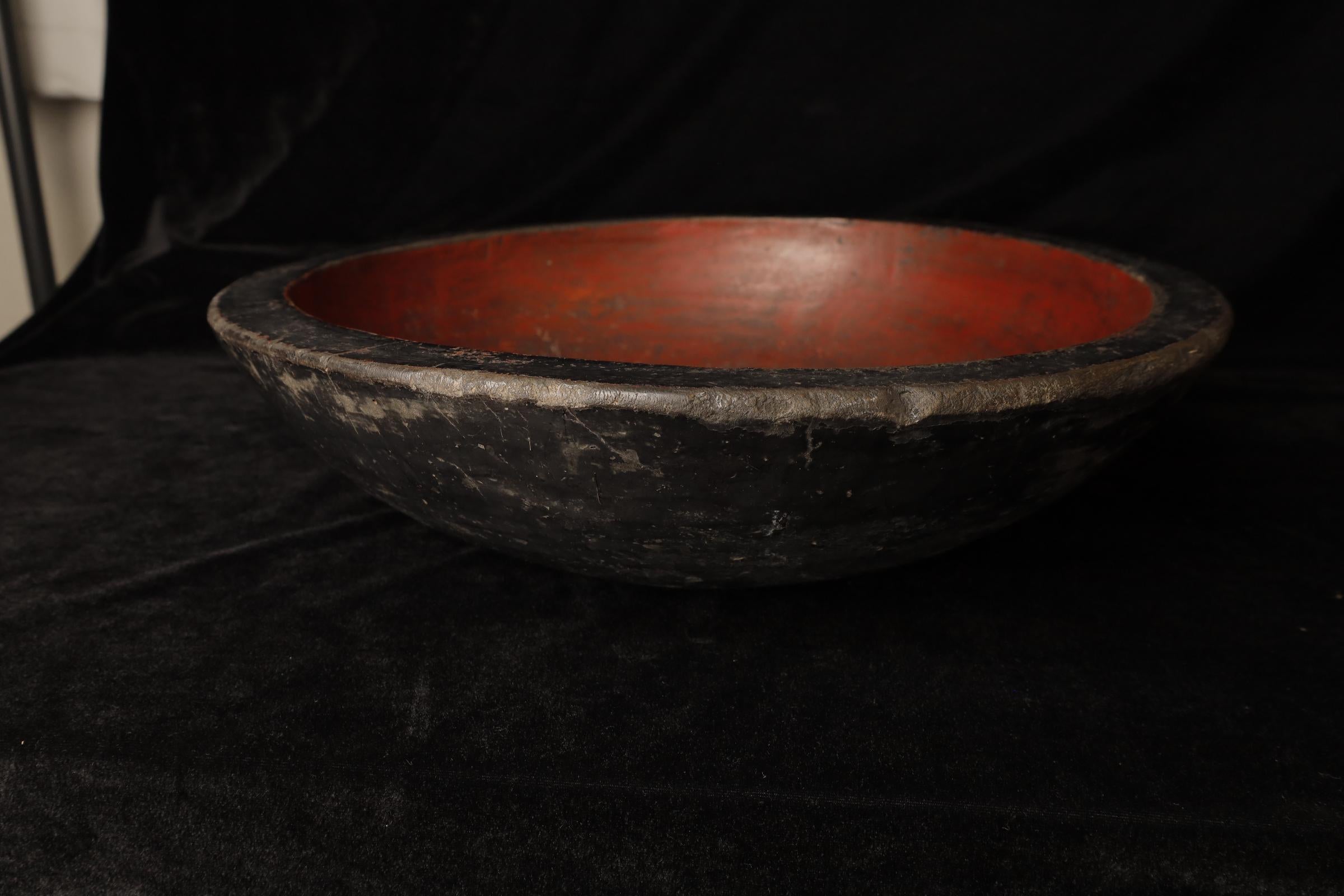 Large Japanese Wooden Kneading Bowl with Red Lacquer Interior In Good Condition In Fukuoka, JP
