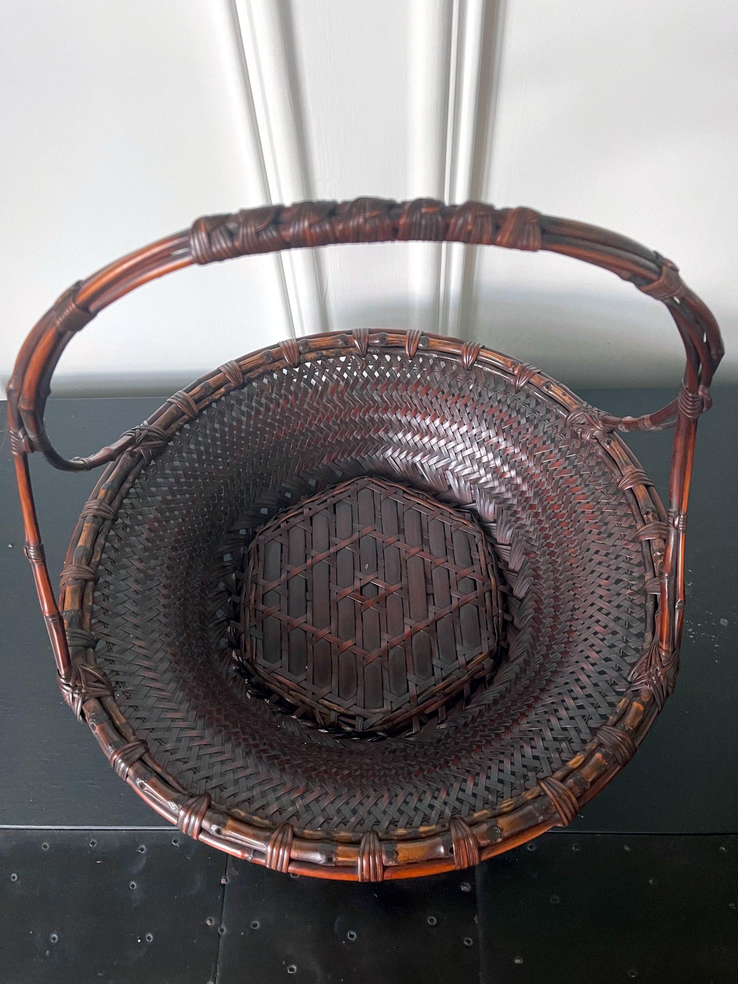 20ième siècle Grand panier japonais Morikago en bambou tissé par Maeda Chikubosai I en vente