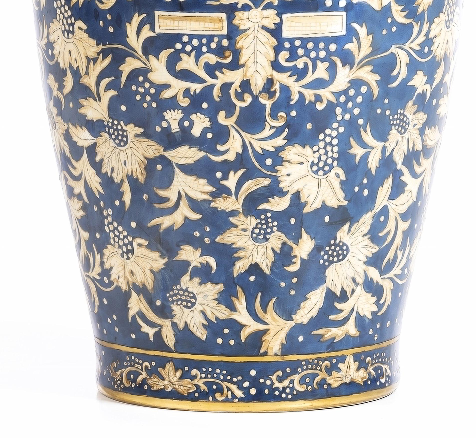 LARGE JAR

Chinese porcelain, republic period (1912-1949)
polychrome, relief and gold decoration with plant motifs and fanastic animals.
Marked on the base with Chinese characters.
Height: 93.5 cm.
good condition