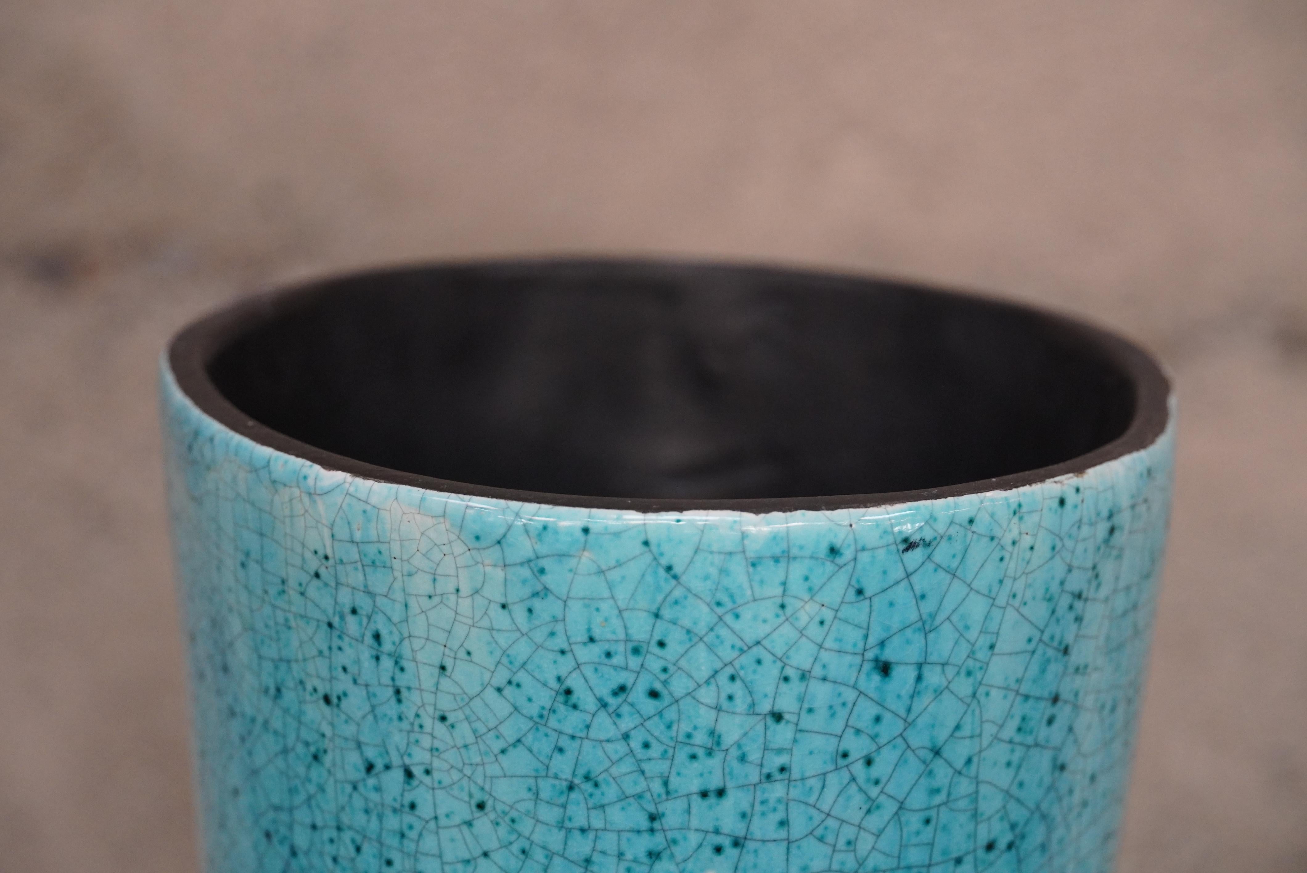 Fatto a mano Vaso grande in ceramica Jaru of California con smalto blu craquelé in vendita