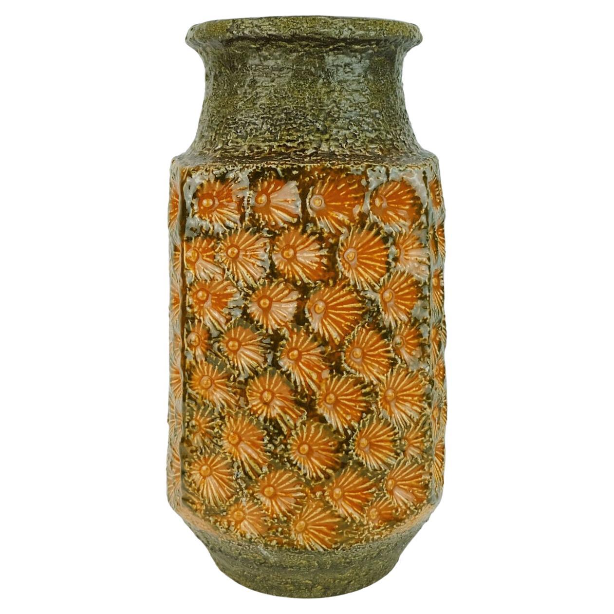 grand vase jasba milieu du siècle vase de sol fleur relief décor en orange brown gree