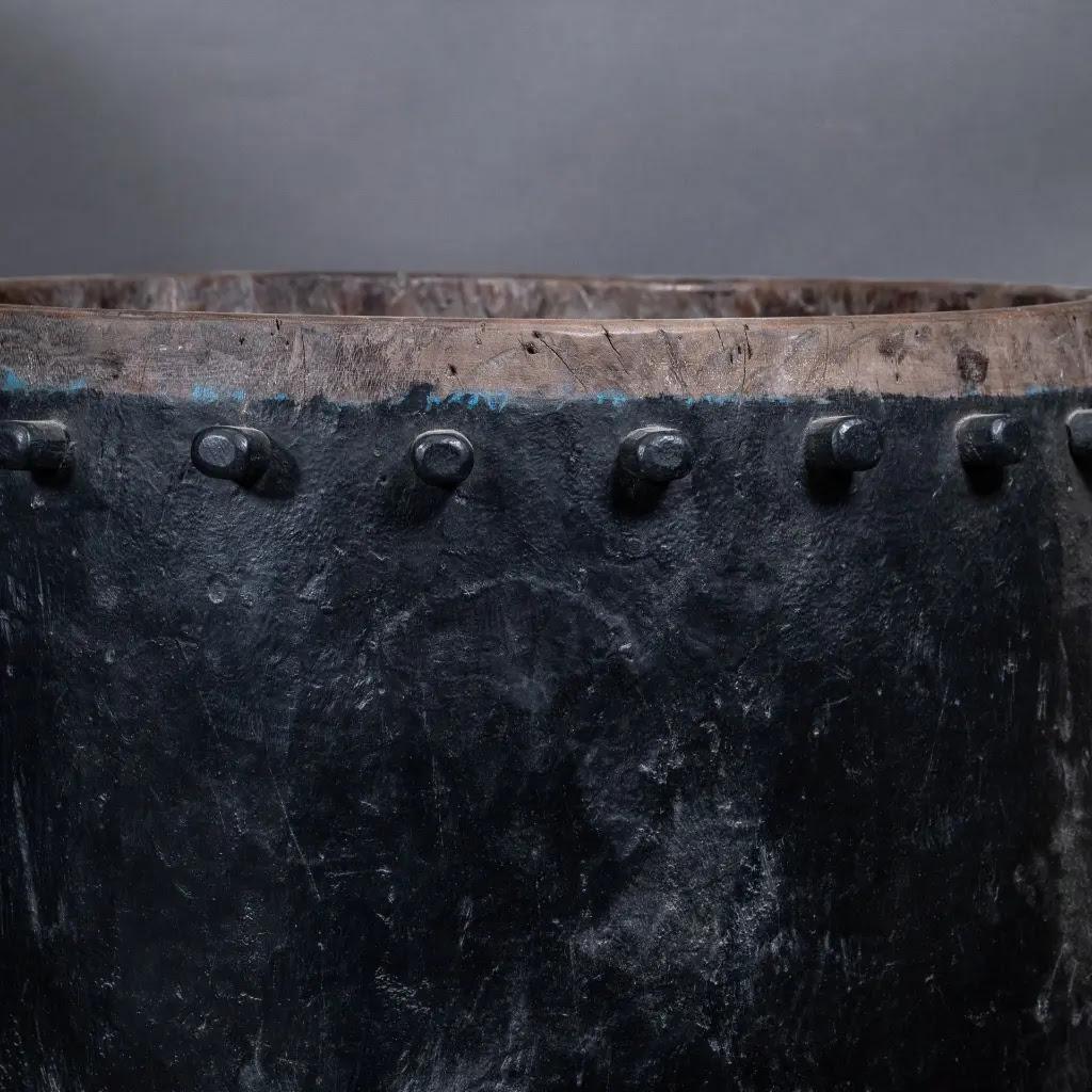 Indonesian Large Javanese Drum Pot in Black Teak, Hand-Carved Ethnic Piece, 20th Century For Sale
