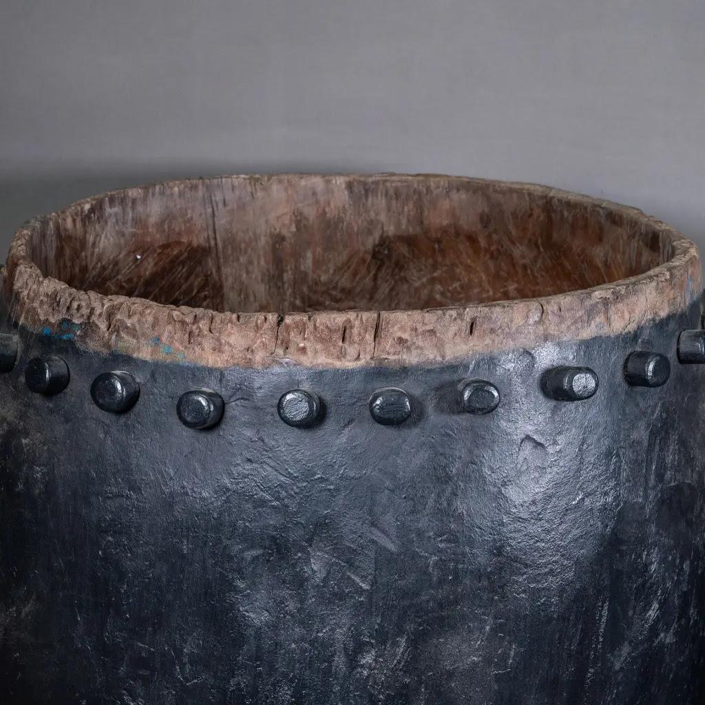 Wood Large Javanese Drum Pot in Black Teak, Hand-Carved Ethnic Piece, 20th Century For Sale
