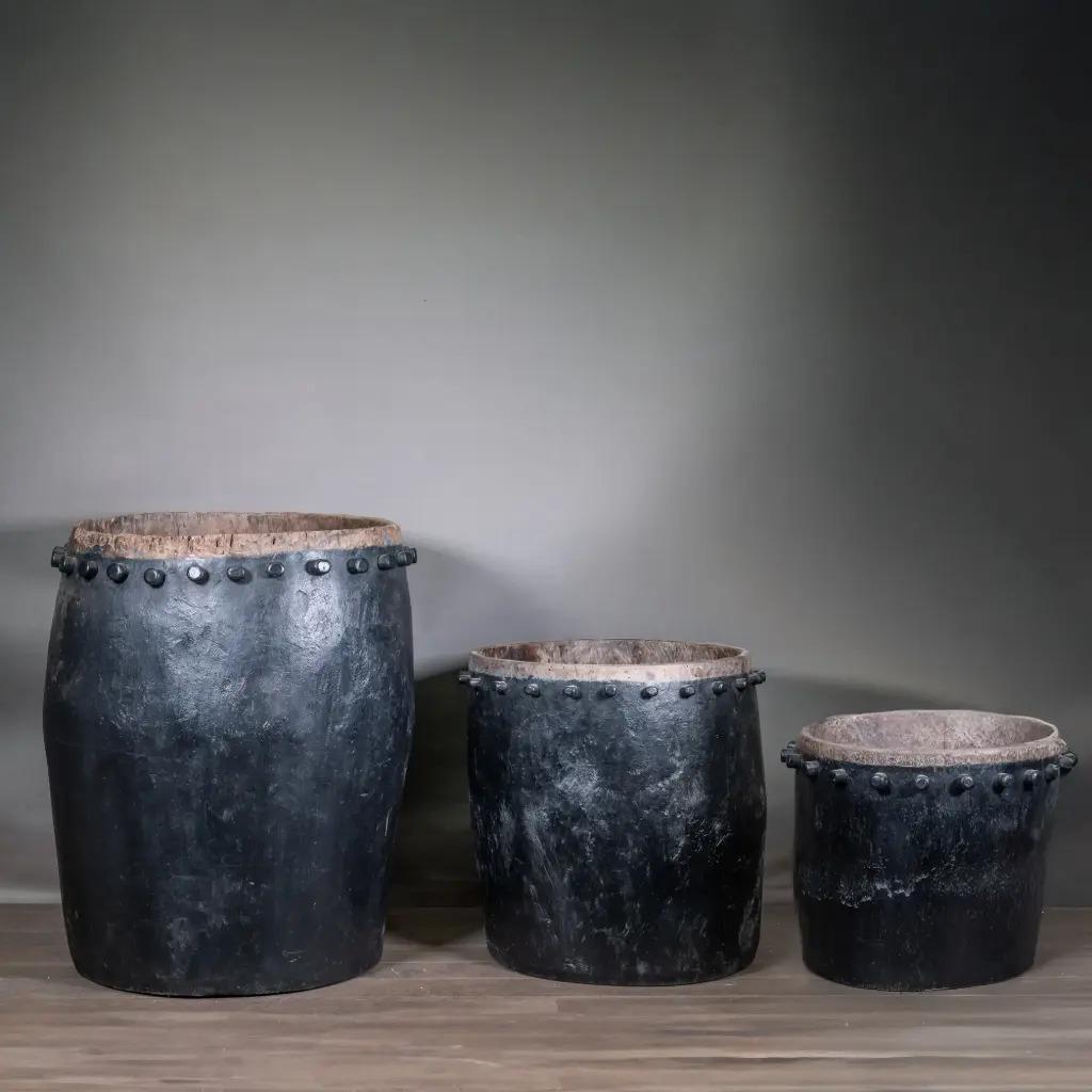 Large Javanese Drum Pot in Black Teak, Hand-Carved Ethnic Piece, 20th Century For Sale 1