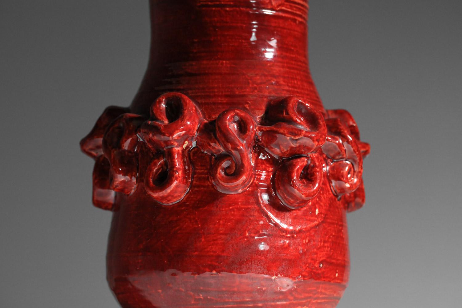 grande lampada da tavolo in ceramica smaltata rossa anni '50 di Jean Austruy In condizioni buone in vendita a Ternay, Auvergne-Rhône-Alpes