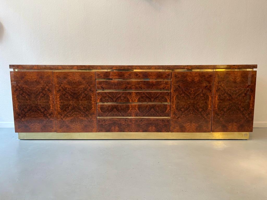 Signed Large burl and brass sideboard designed by Jean Claude Mahey, France ca. 1970s
Very good condition, unrestored
5 front drawers, 2 double doors cabinets
Signed on the brass base
Entirely dismountable for shipping.
