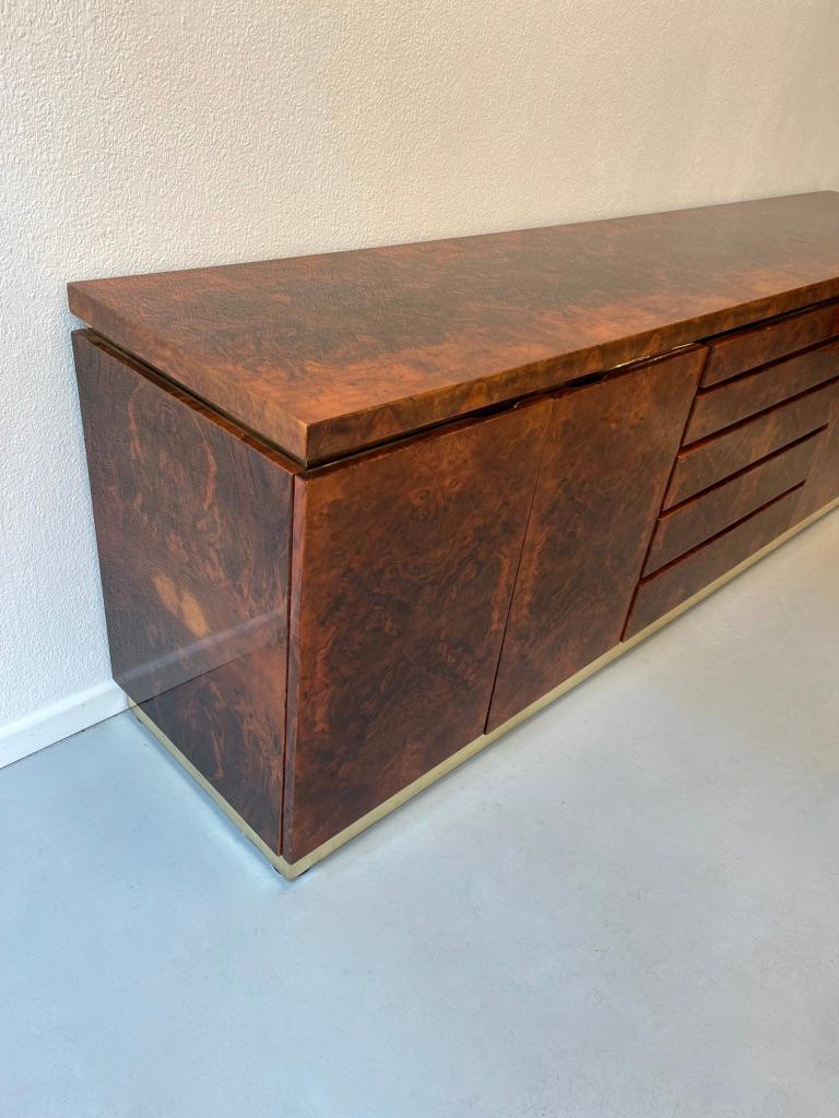 Large Jean Claude Mahey Burl & Brass Signed Sideboard, France ca. 1970s In Good Condition In Geneva, CH