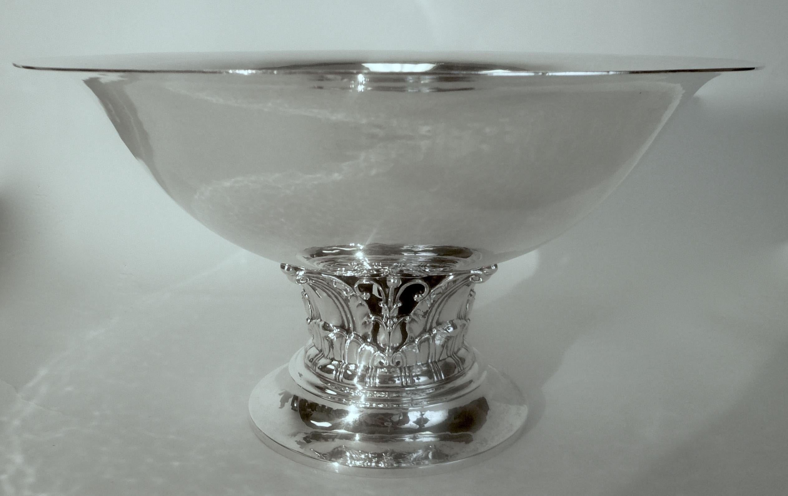 This beautifully handcrafted Georg Jensen Danish style centre bowl features a pierced foliate design support on a stepped base. The weight is 36.5 troy ounces.
