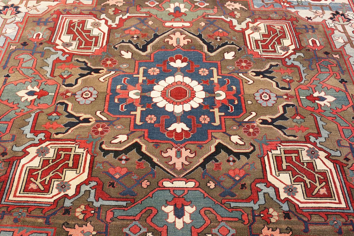 Antique Persian Heriz Serapi Carpet. Size: 12' 6