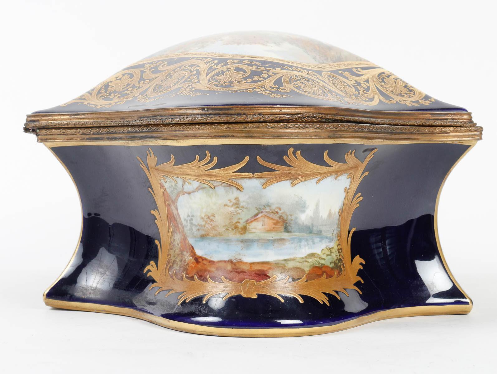 Large Jewellery Box in the Taste of Sèvres, 19th Century. In Good Condition In Saint-Ouen, FR