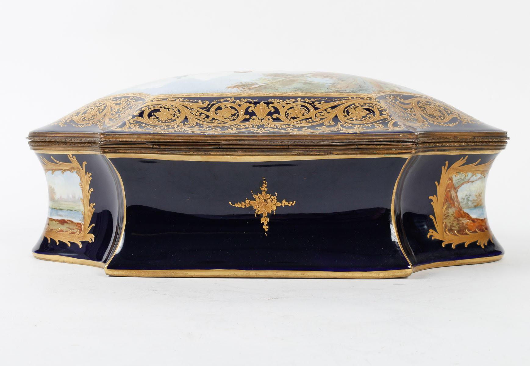 Porcelain Large Jewellery Box in the Taste of Sèvres, 19th Century.