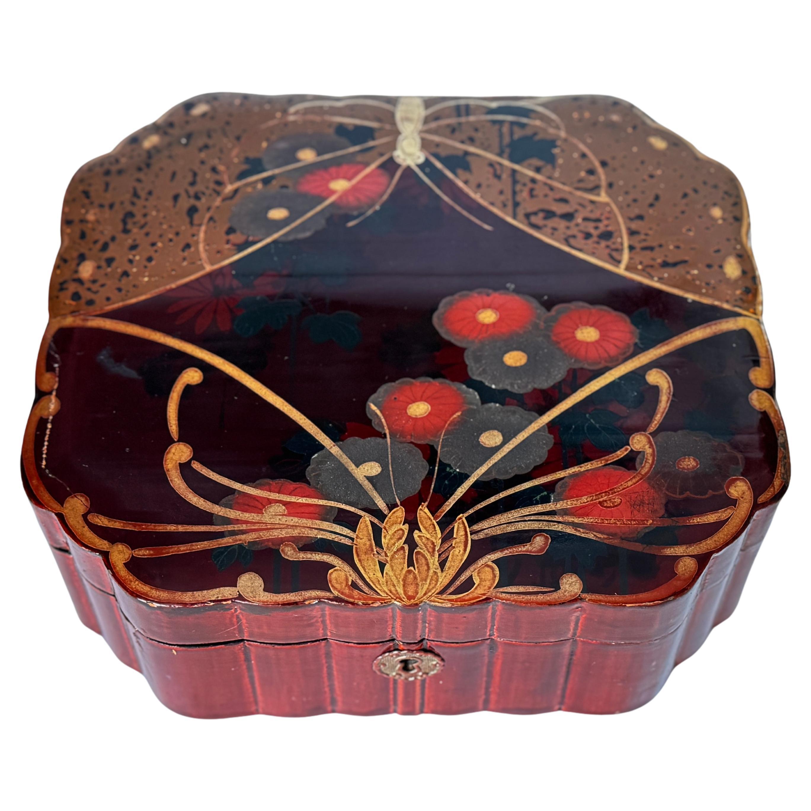 Großer Schmuck  oder Dekorative Box Brown  Rote Farben Farbe Japan 19. (Japanisch) im Angebot