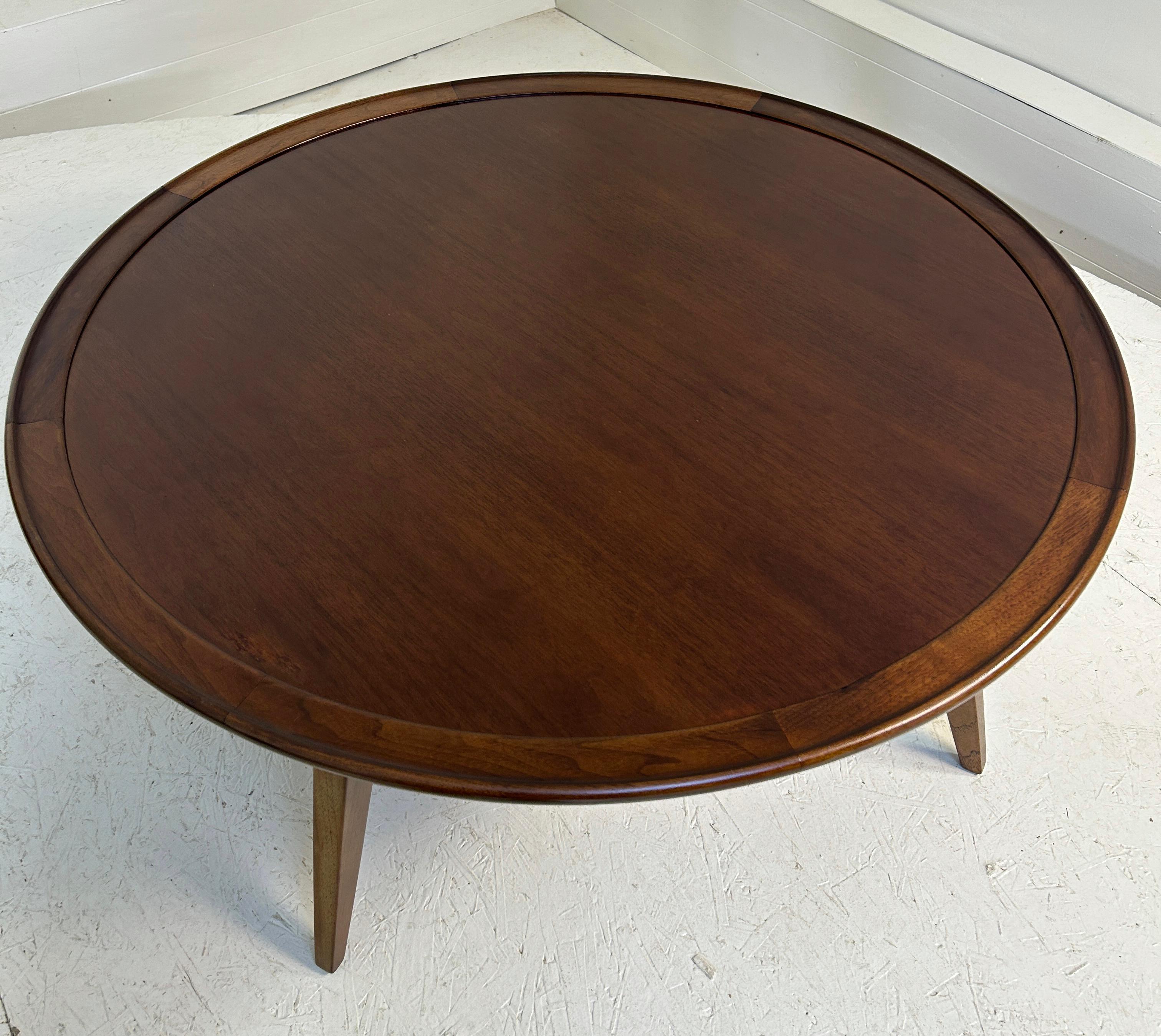 Noyer Grand John Van Koert  Table basse en vente