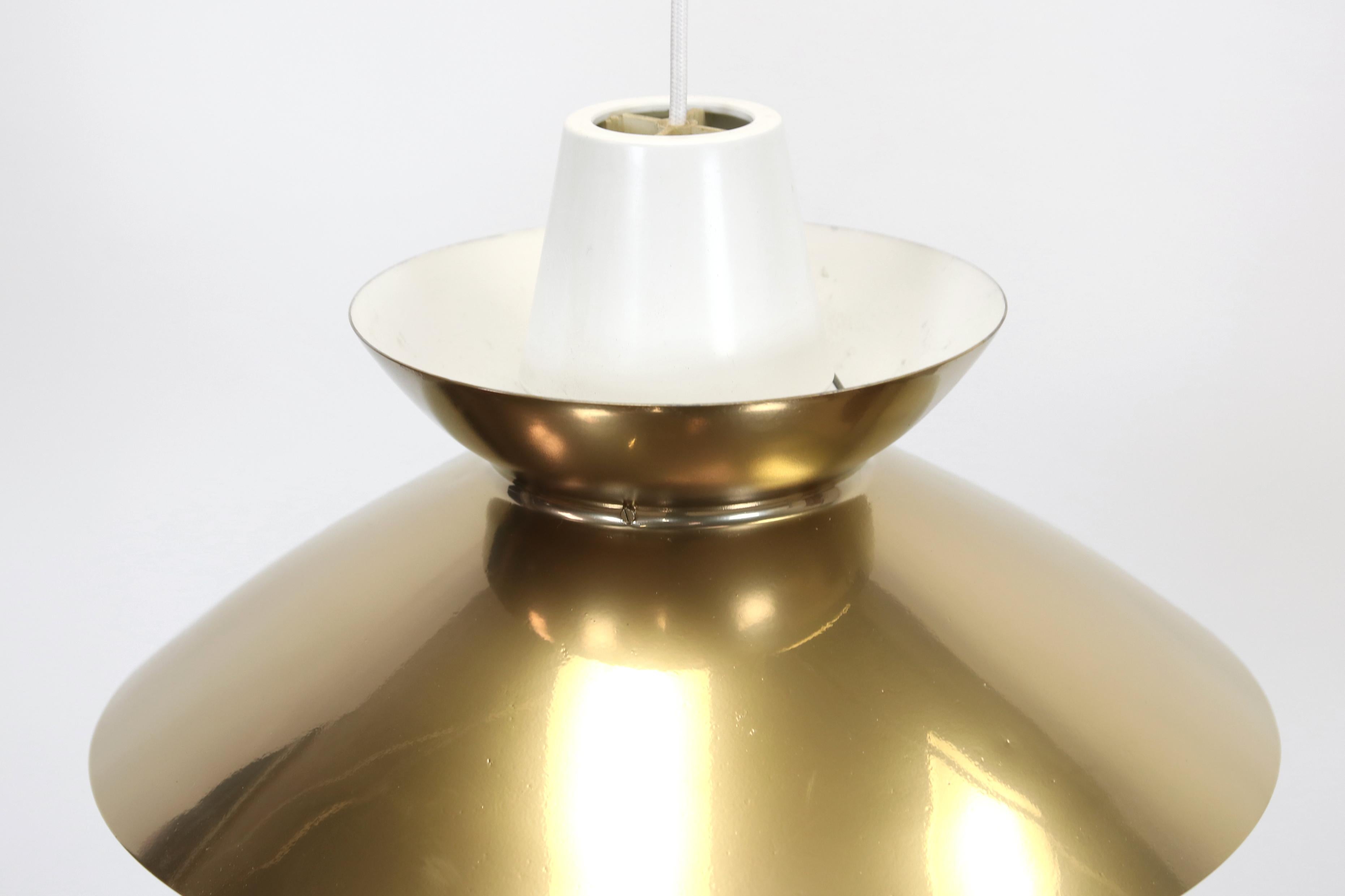 Large version of the lamp by Jorn Utzon for Nordisk Solar. Jorn Utzon has become world famous as the architect of the opera house in Sydney. The 