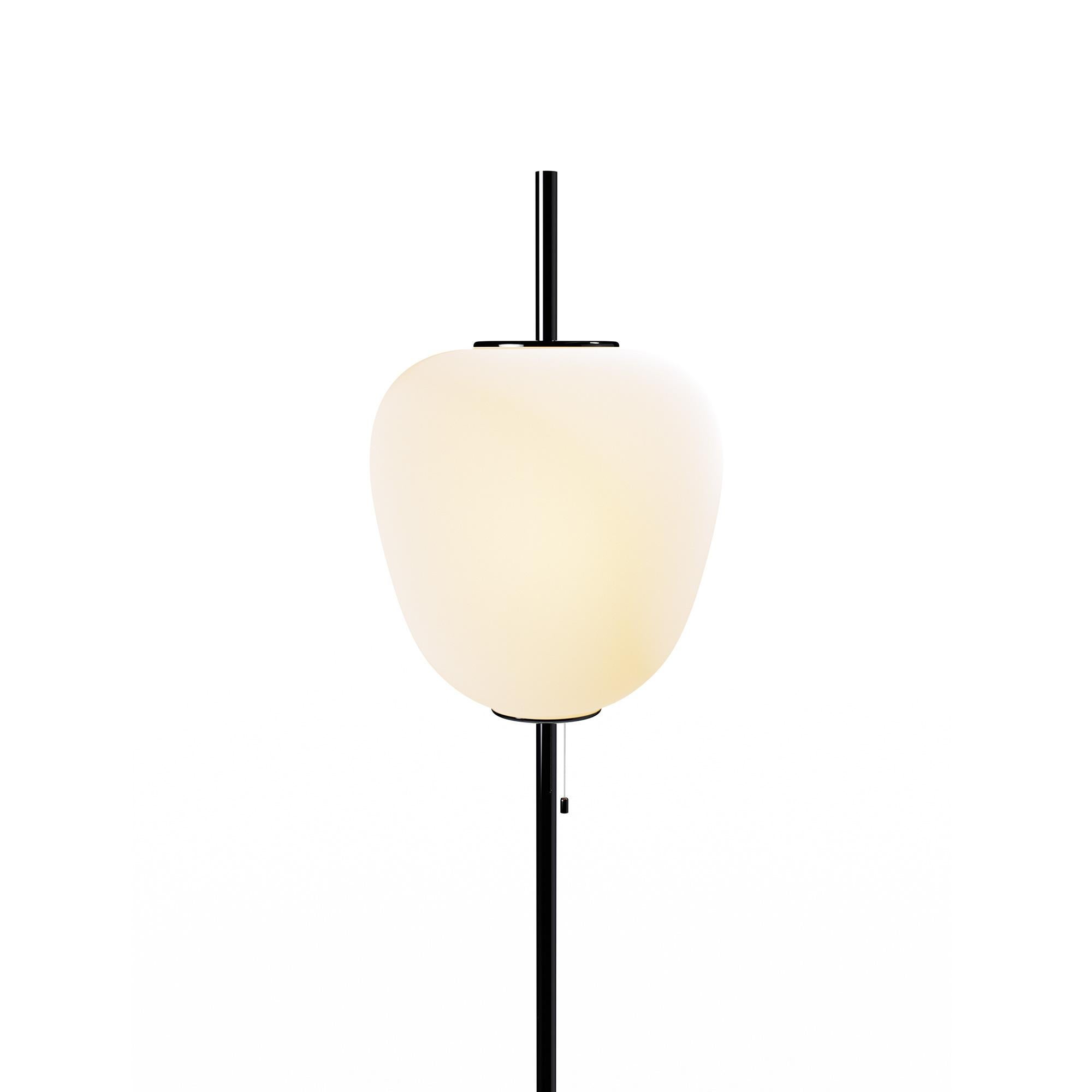 Français Grand lampadaire Joseph-André Motte J14 en chrome et marbre noir pour Disderot en vente