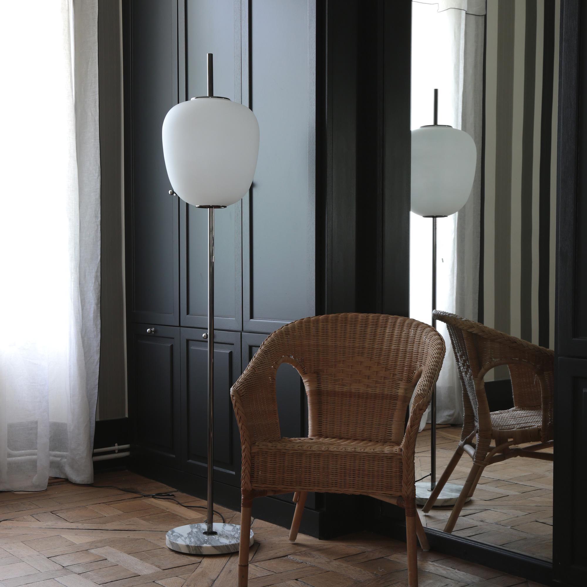 Grand lampadaire Joseph-André Motte J14 en chrome et marbre gris pour Disderot en vente 3