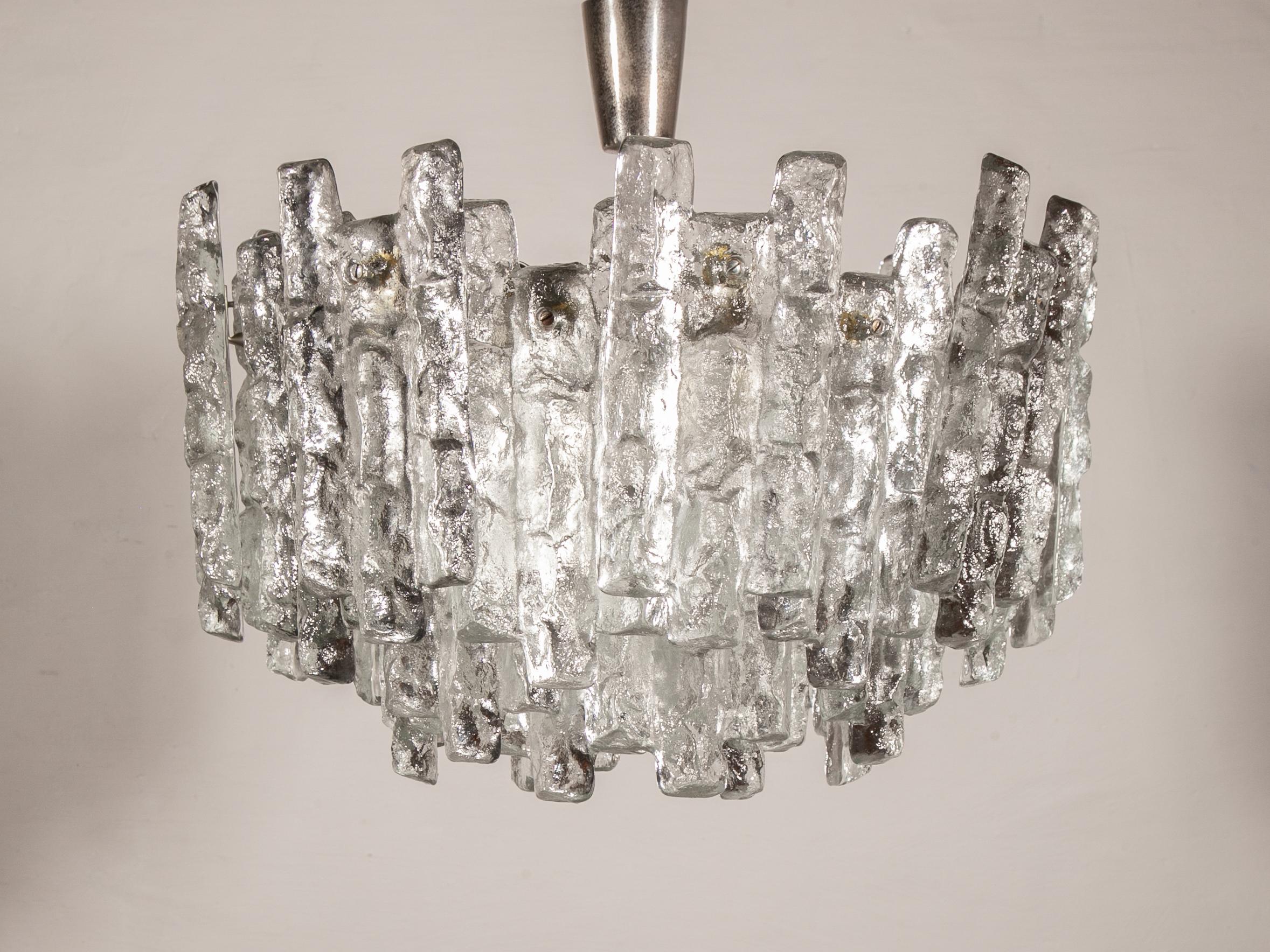 LARGE JT Kalmar, Austria, Murano Glass Iced Blocks, Chandelier, 1960s Moderno de mediados de siglo en venta