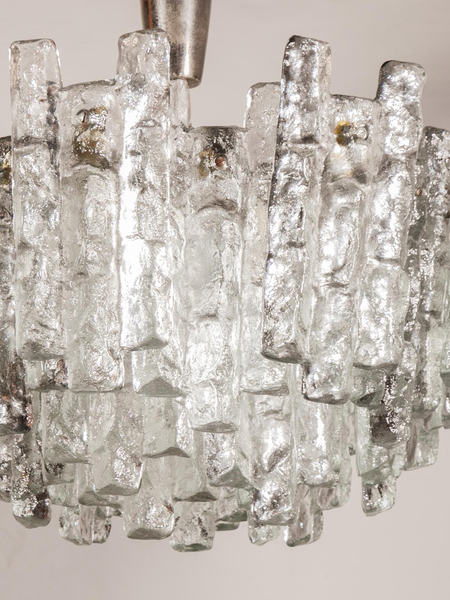 LARGE JT Kalmar, Austria, Murano Glass Iced Blocks, Chandelier, 1960s en Bueno estado para la venta en Antwerp, BE