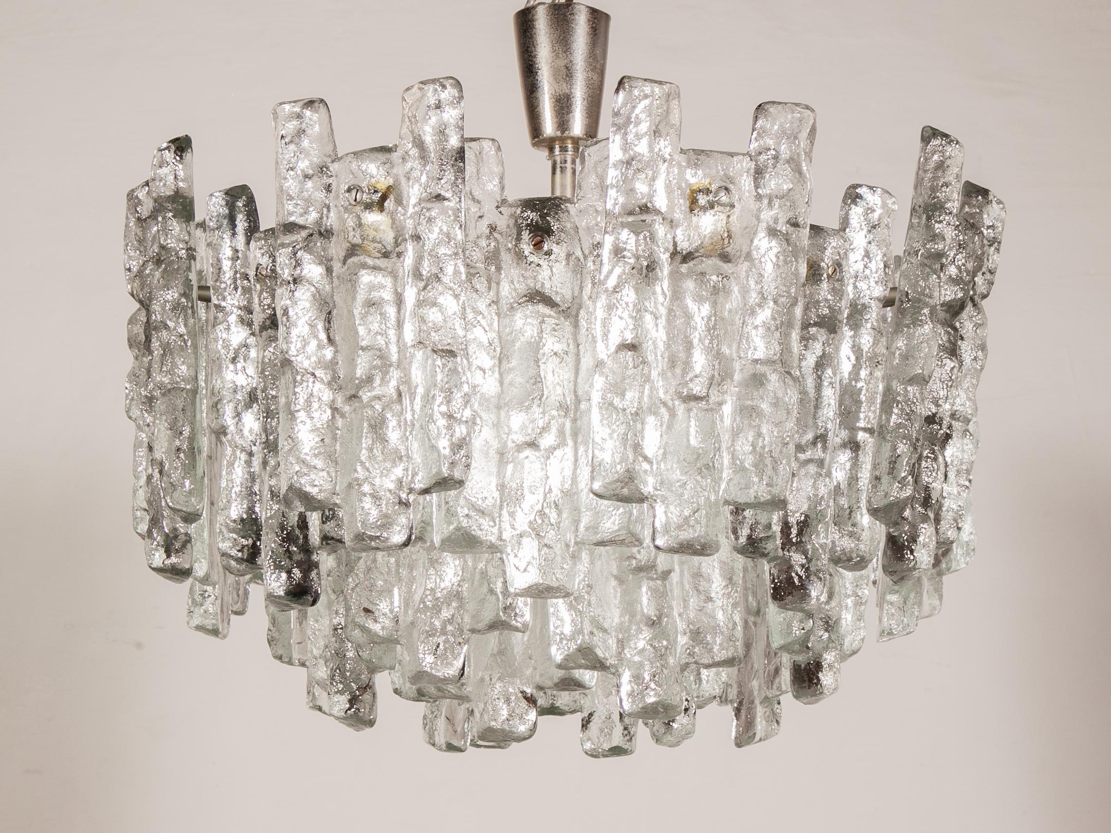 LARGE JT Kalmar, Austria, Murano Glass Iced Blocks, Chandelier, 1960s mediados del siglo XX en venta