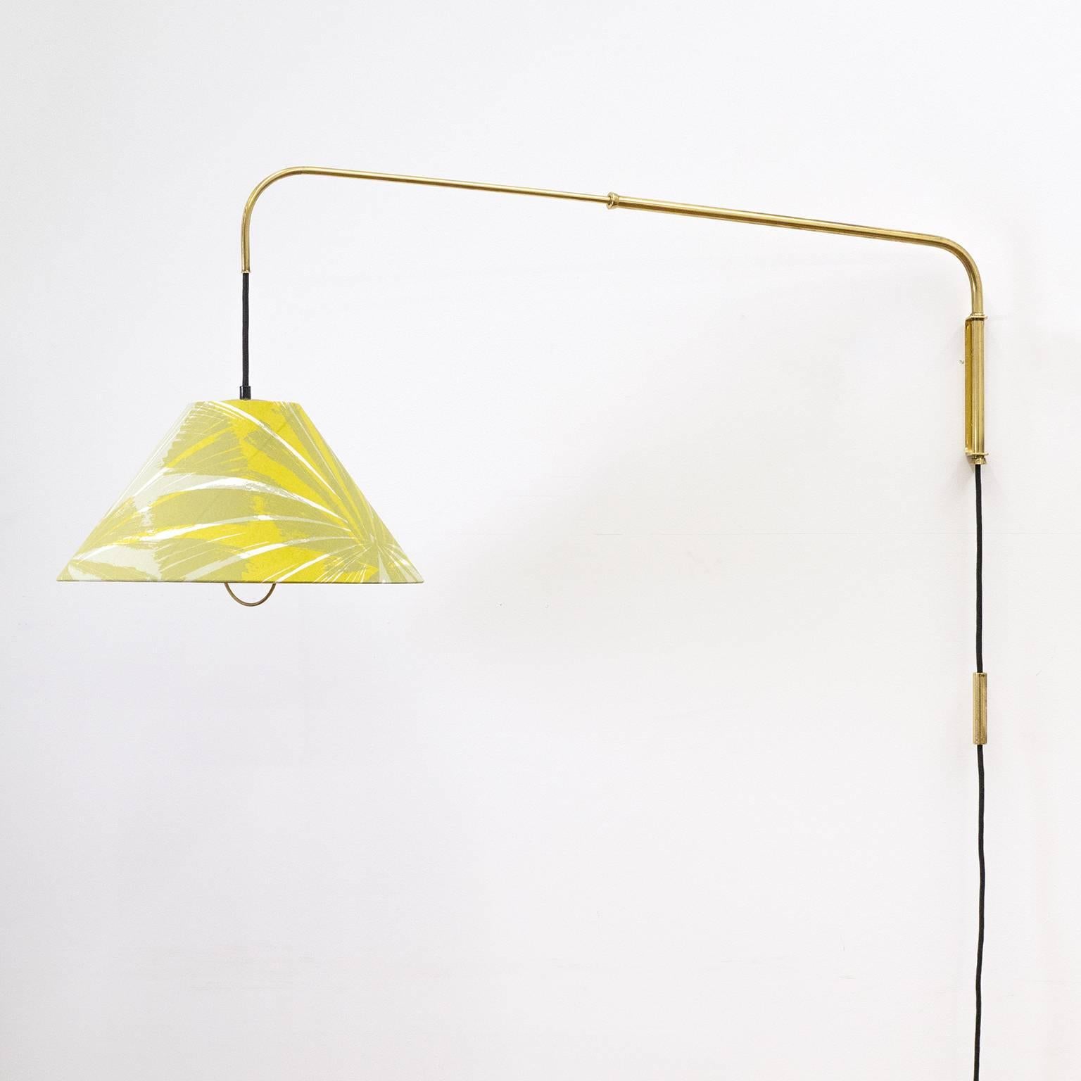 Large J.T. Kalmar Telescopic Brass Wall Light, circa 1950 In Good Condition In Vienna, AT