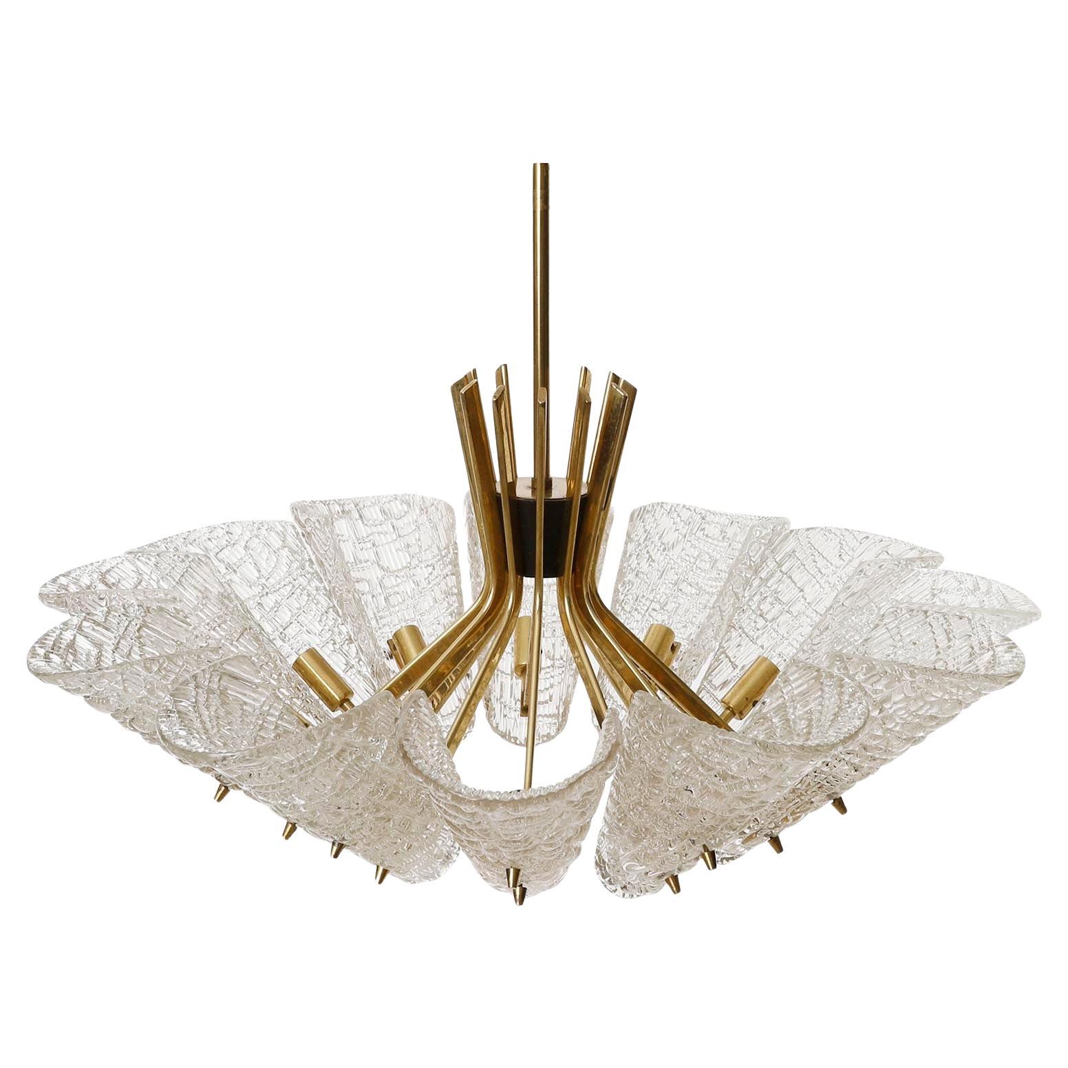 Large J.T. Kalmar Chandelier, Brass Textured Glass, Mid-Century Modern, 1950s In Good Condition For Sale In Hausmannstätten, AT