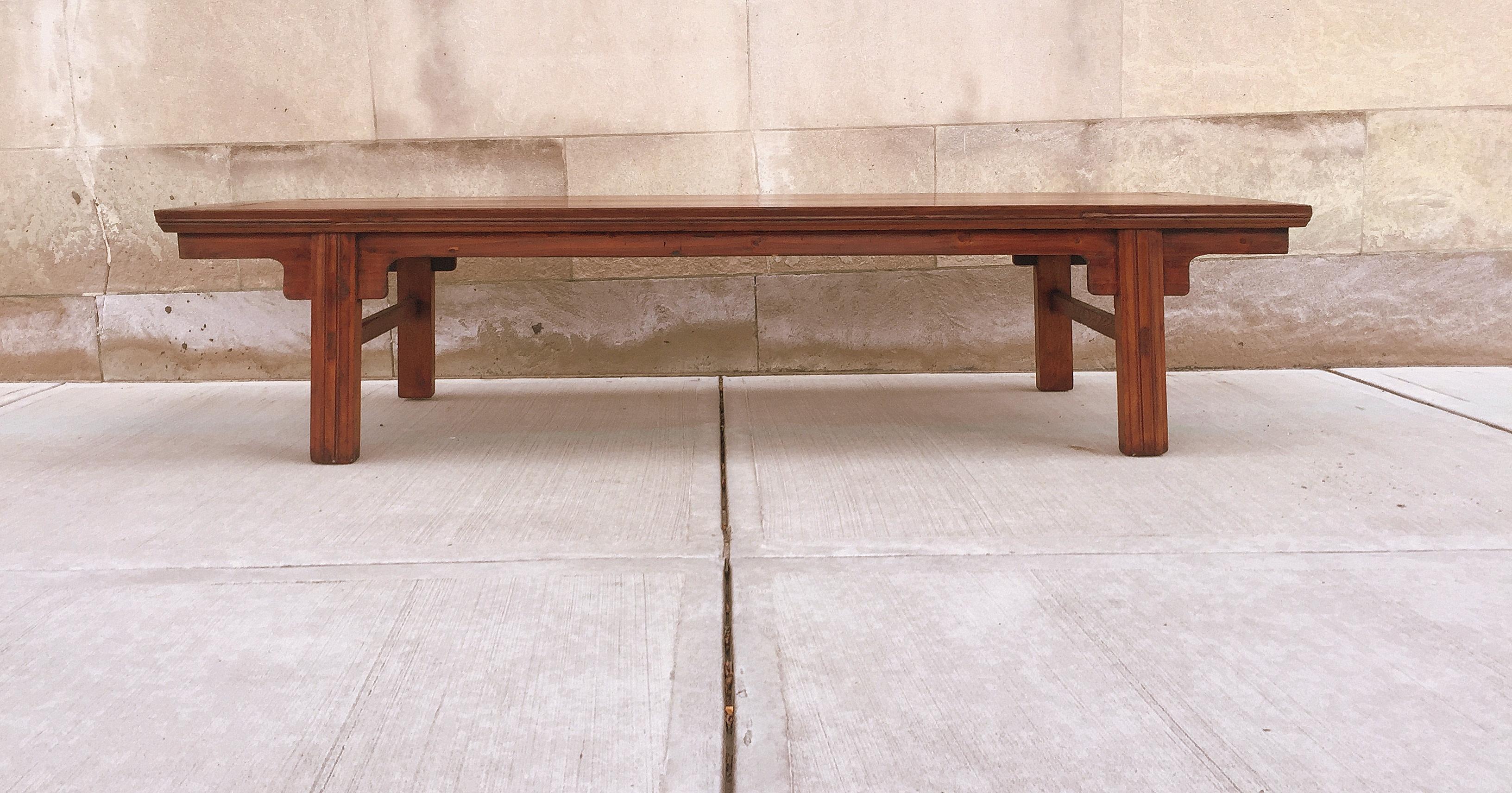 Großer niedriger Tisch aus Jumu-Holz, antiker Kang-Tisch, kann als Couchtisch verwendet werden.