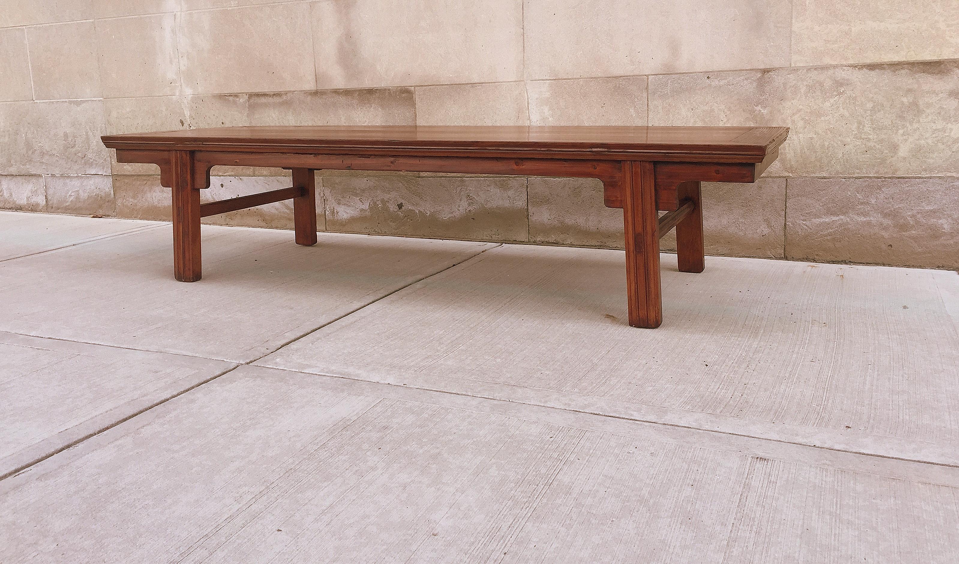 Großer niedriger Tisch aus Jumu-Holz (Poliert) im Angebot