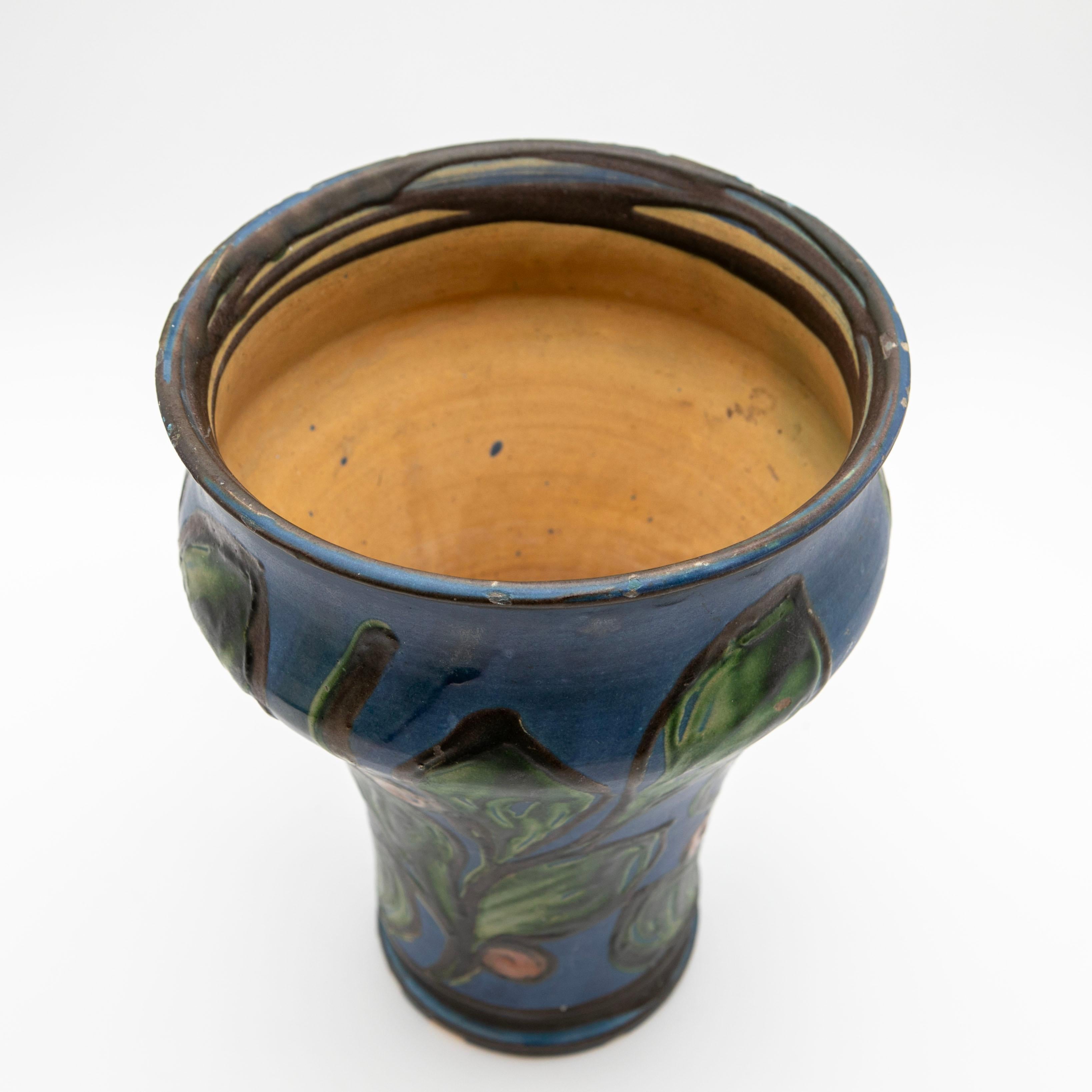 XX secolo Grande vaso in ceramica Kähler con decorazione in corno di mucca, firmato HAK in vendita