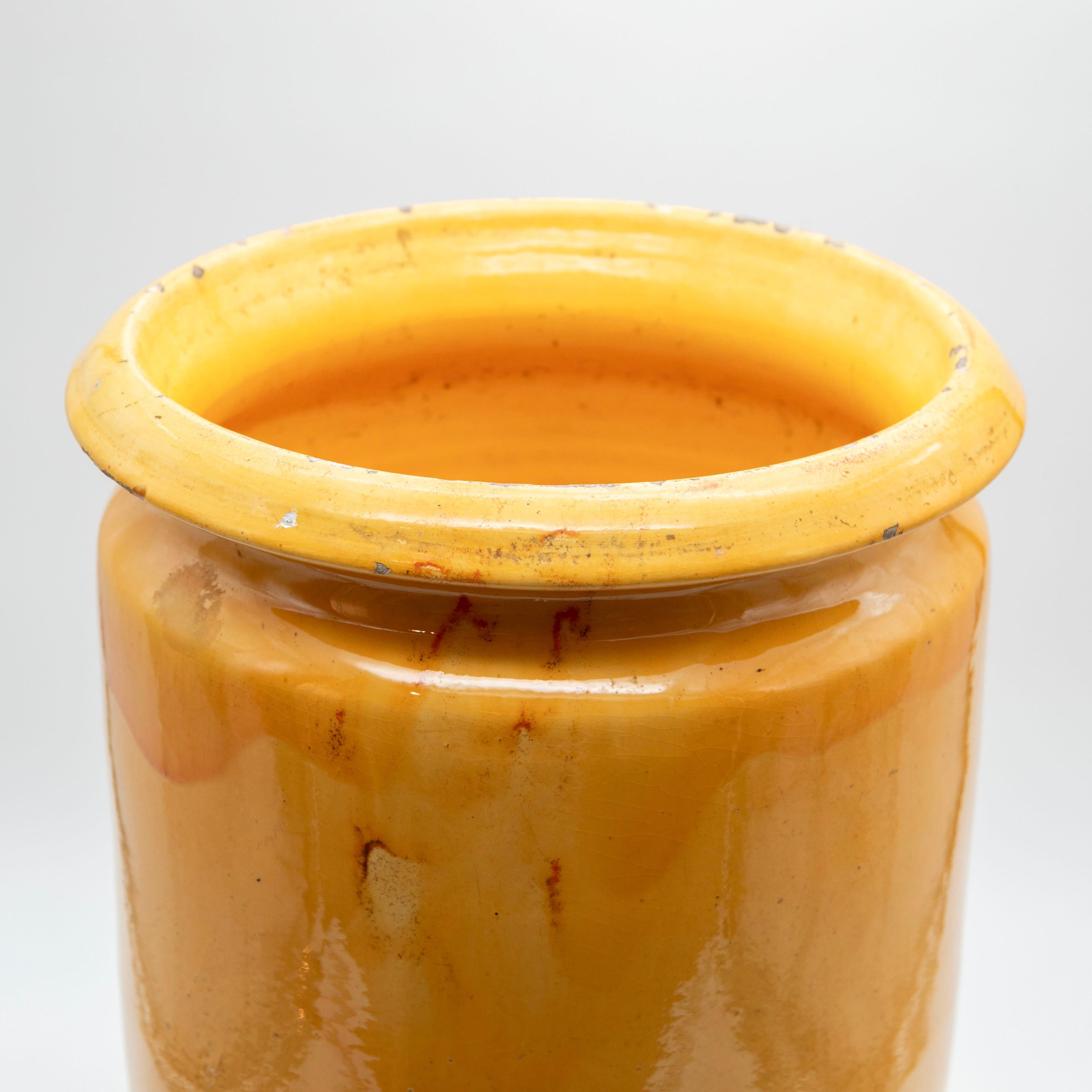 Moderno Grande vaso da terra Kähler con smalto giallo in vendita