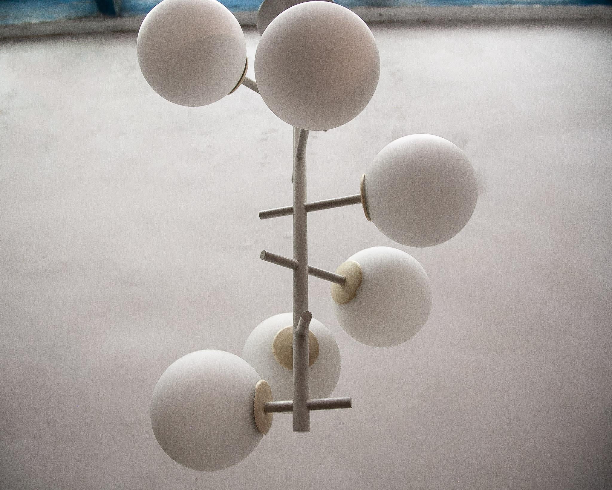 Large Kaiser Sputnik White Opal Glass Globes Chandelier, Germany, 1960s For Sale 1