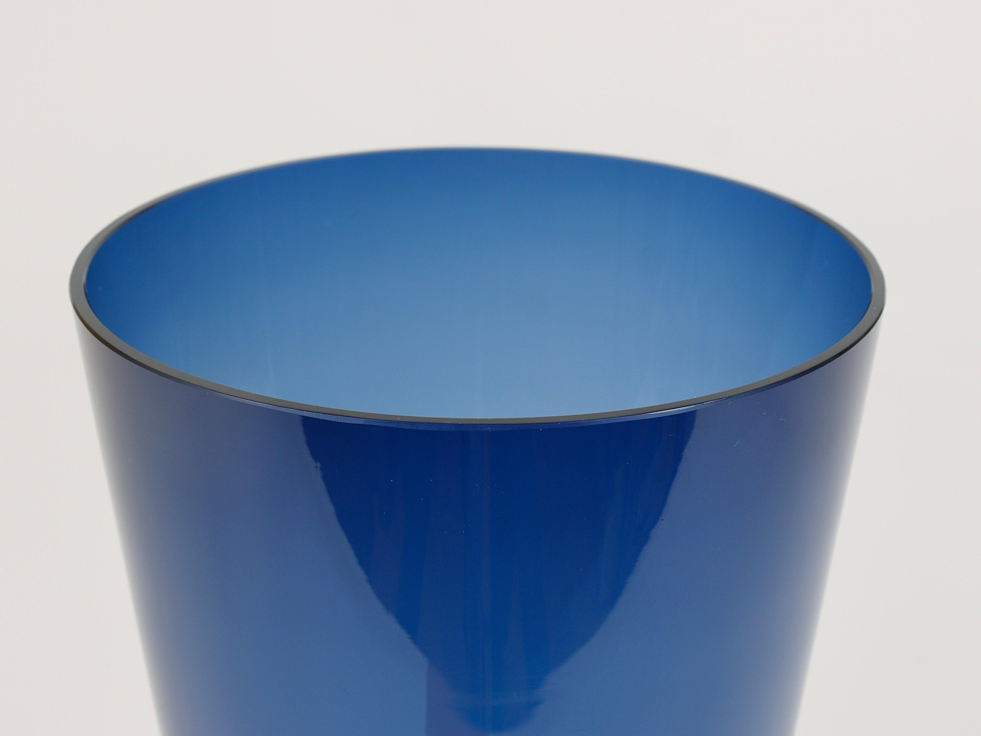 Large Kaj Franck Blue Midcentury Vase Kartio by Nuutajarvi Nottsjo Finland For Sale 3