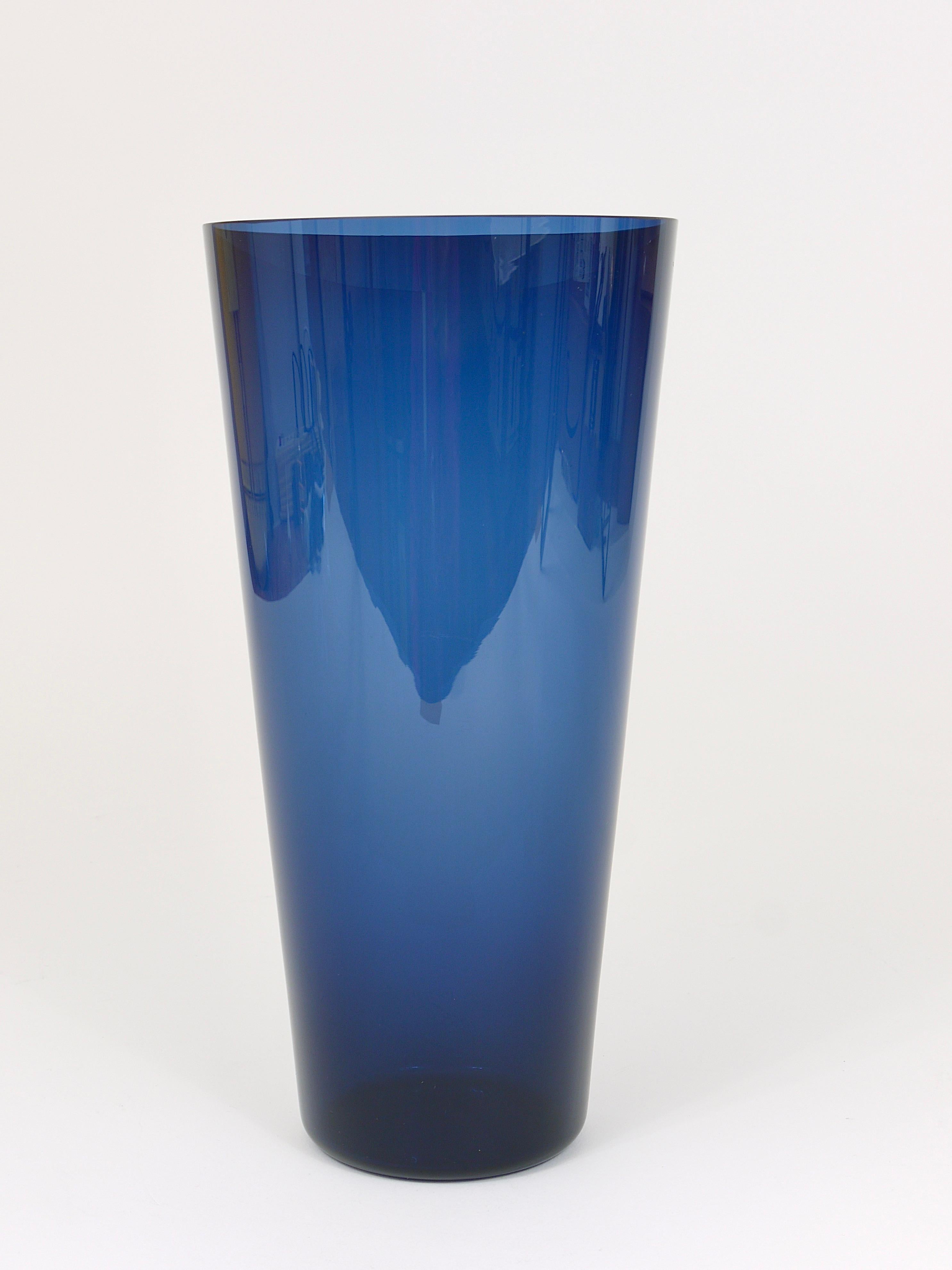 Mid-Century Modern Large Kaj Franck Blue Midcentury Vase Kartio by Nuutajarvi Nottsjo Finland For Sale
