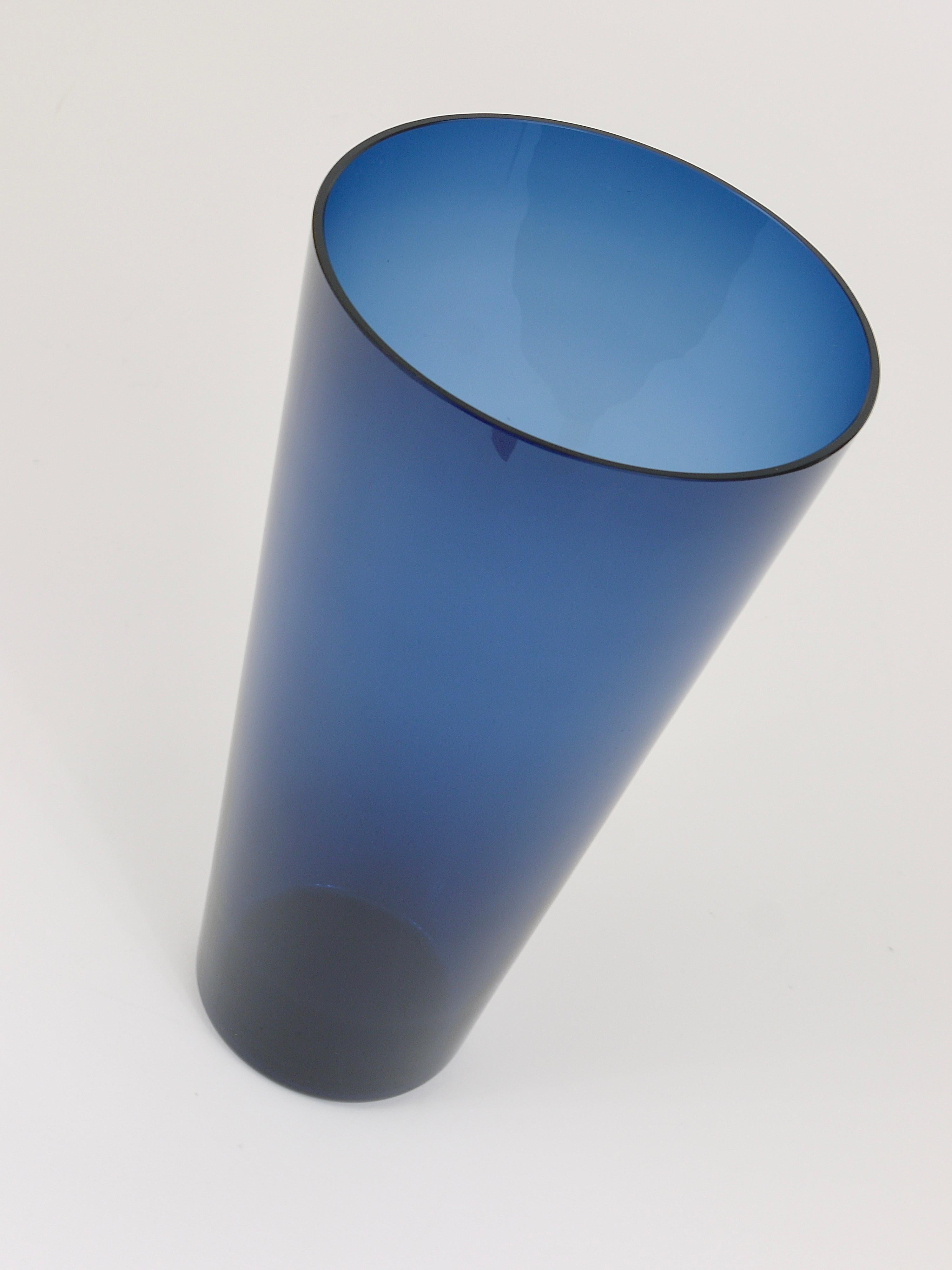 Large Kaj Franck Blue Midcentury Vase Kartio by Nuutajarvi Nottsjo Finland For Sale 1