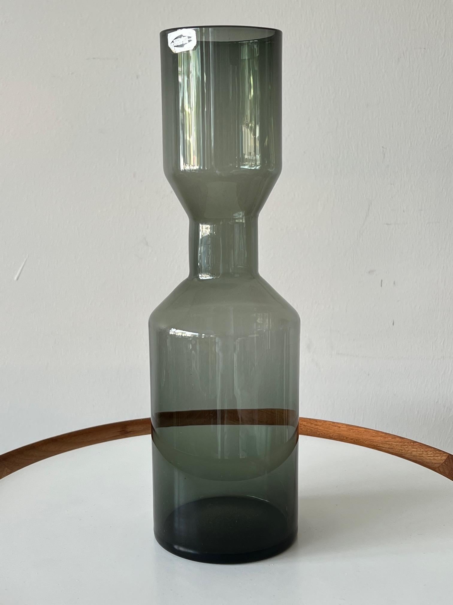Mid-Century Modern Large Kaj Franck Gray Midcentury Glass Vase Nuutajarvi Nottsjo Finland For Sale