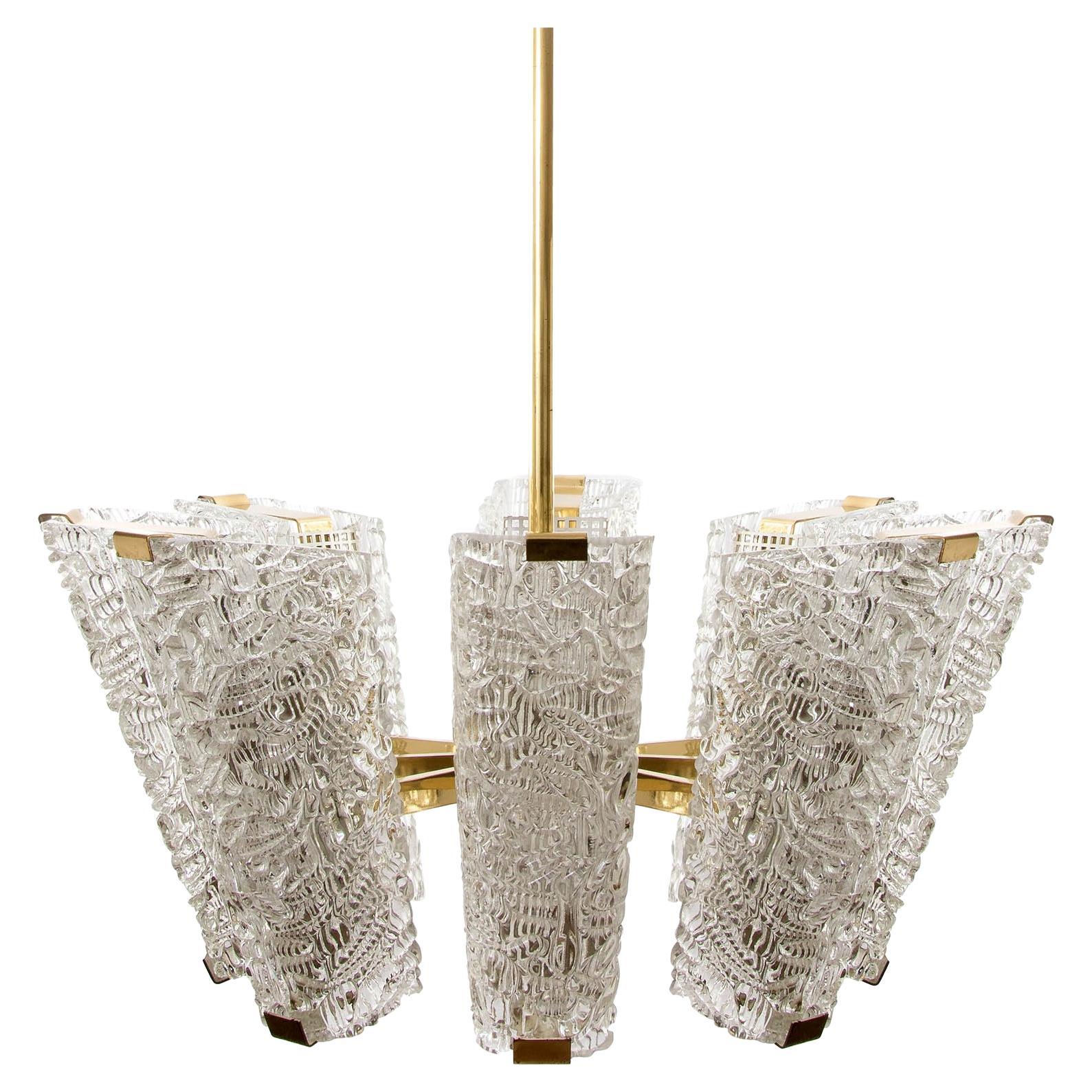 Grand lustre Kalmar, laiton et verre texturé, 1960