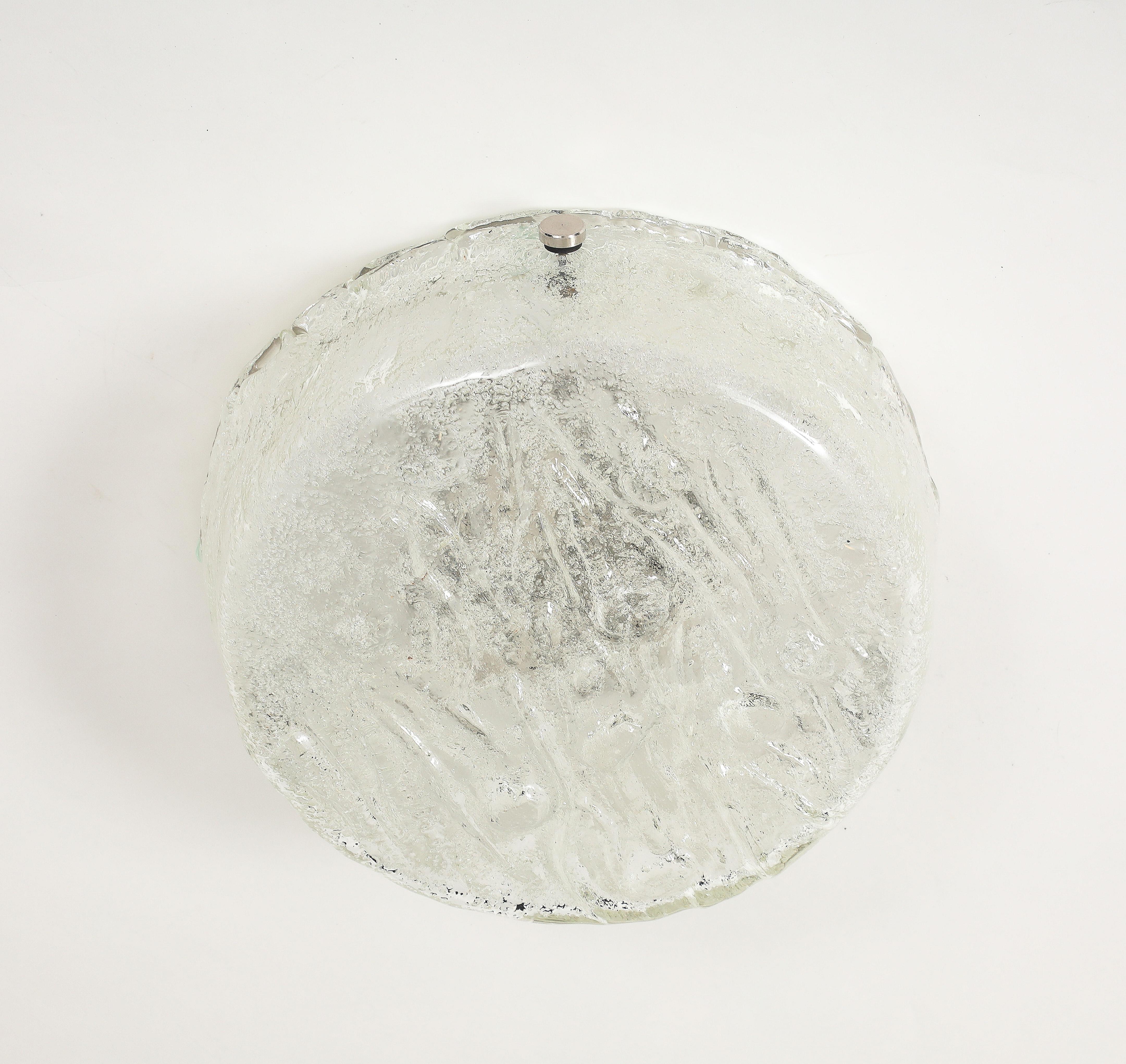 20ième siècle Grand lampadaire en verre Kalmar Ice en vente