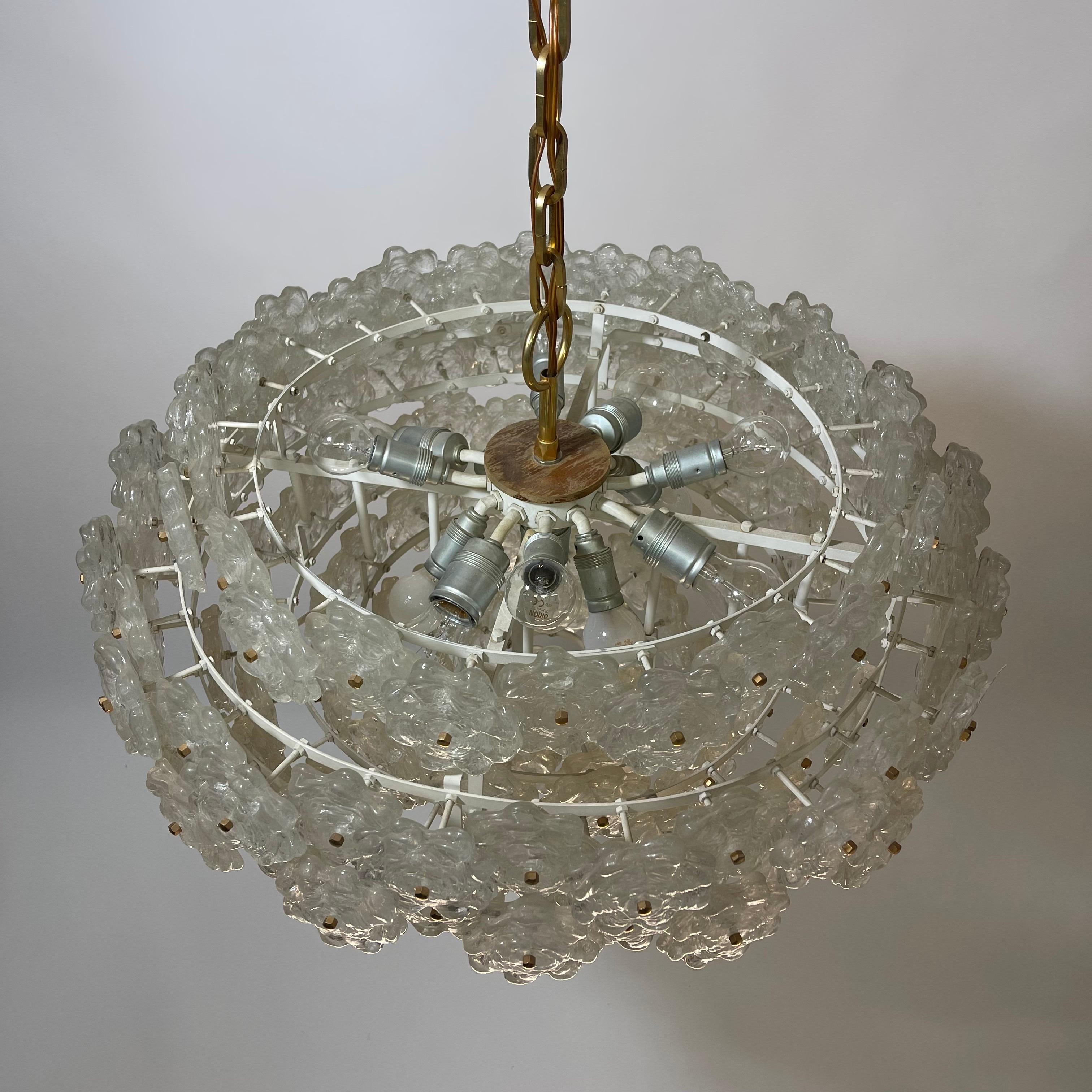 Large Kalmar Lucite Brass Chandelier 1970s For Sale 1