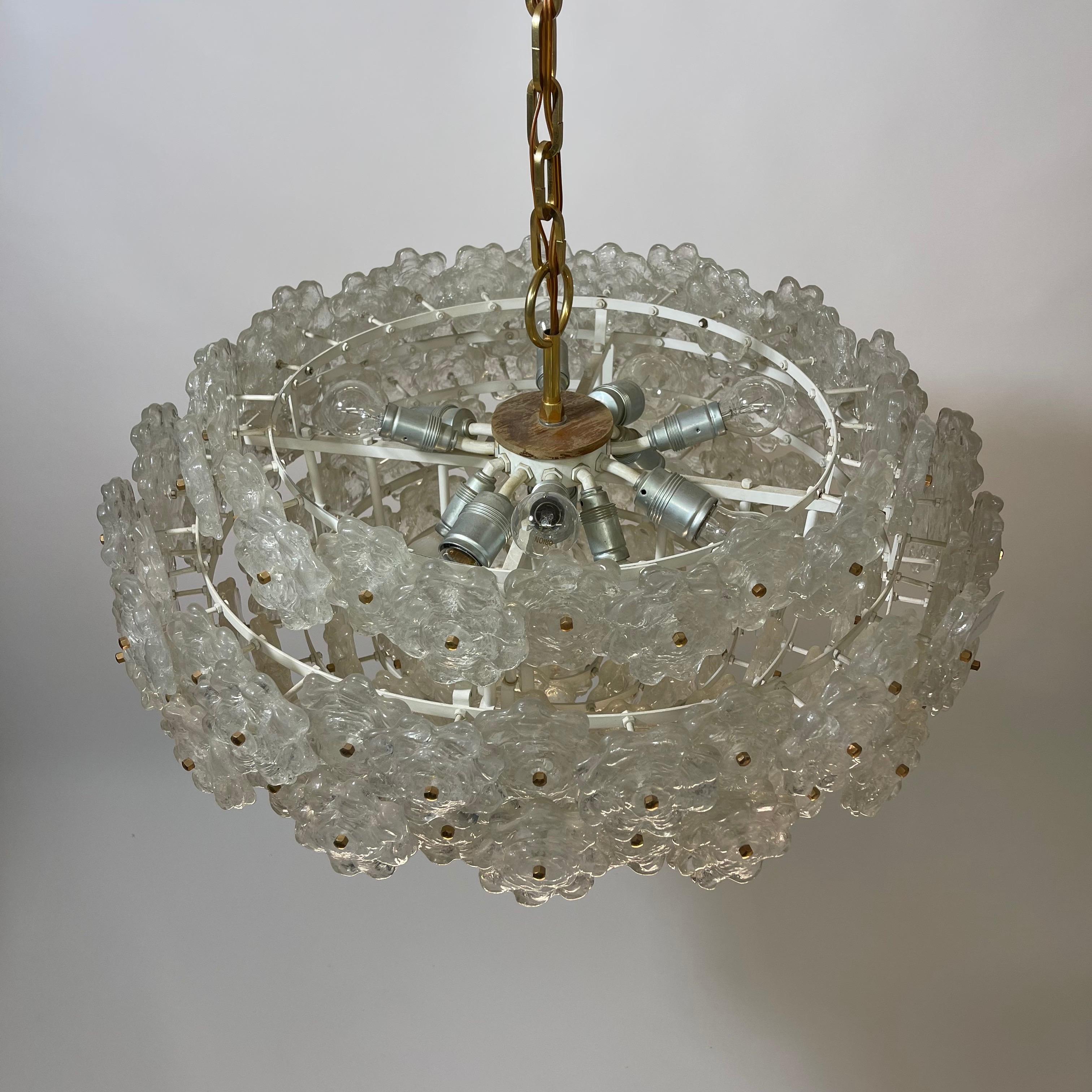 Large Kalmar Lucite Brass Chandelier 1970s For Sale 2